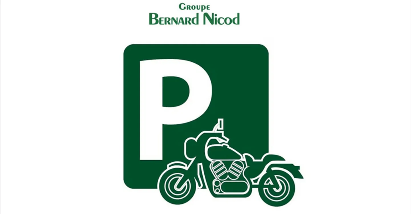 Kollektiver Motorradparkplatz - Foto 1 von 2
