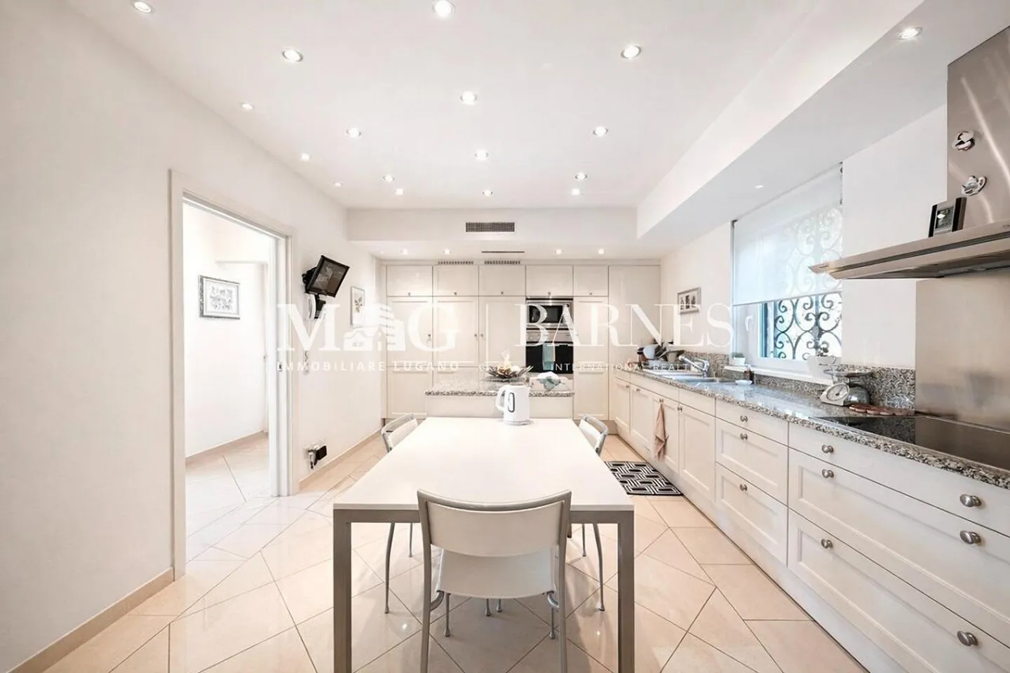 Villa élégante avec piscine et dépendance - Photo 14 sur 30