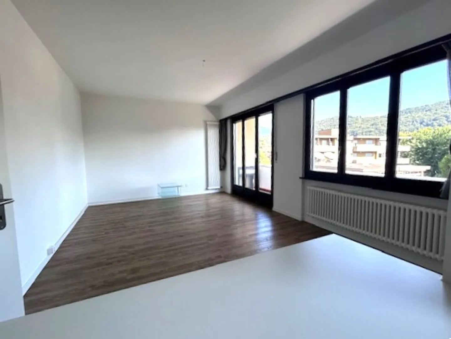KOMFORTABLE UND HELL 3.5-ZIMMER-WOHNUNG - RENOVIERT - Foto 3 von 11