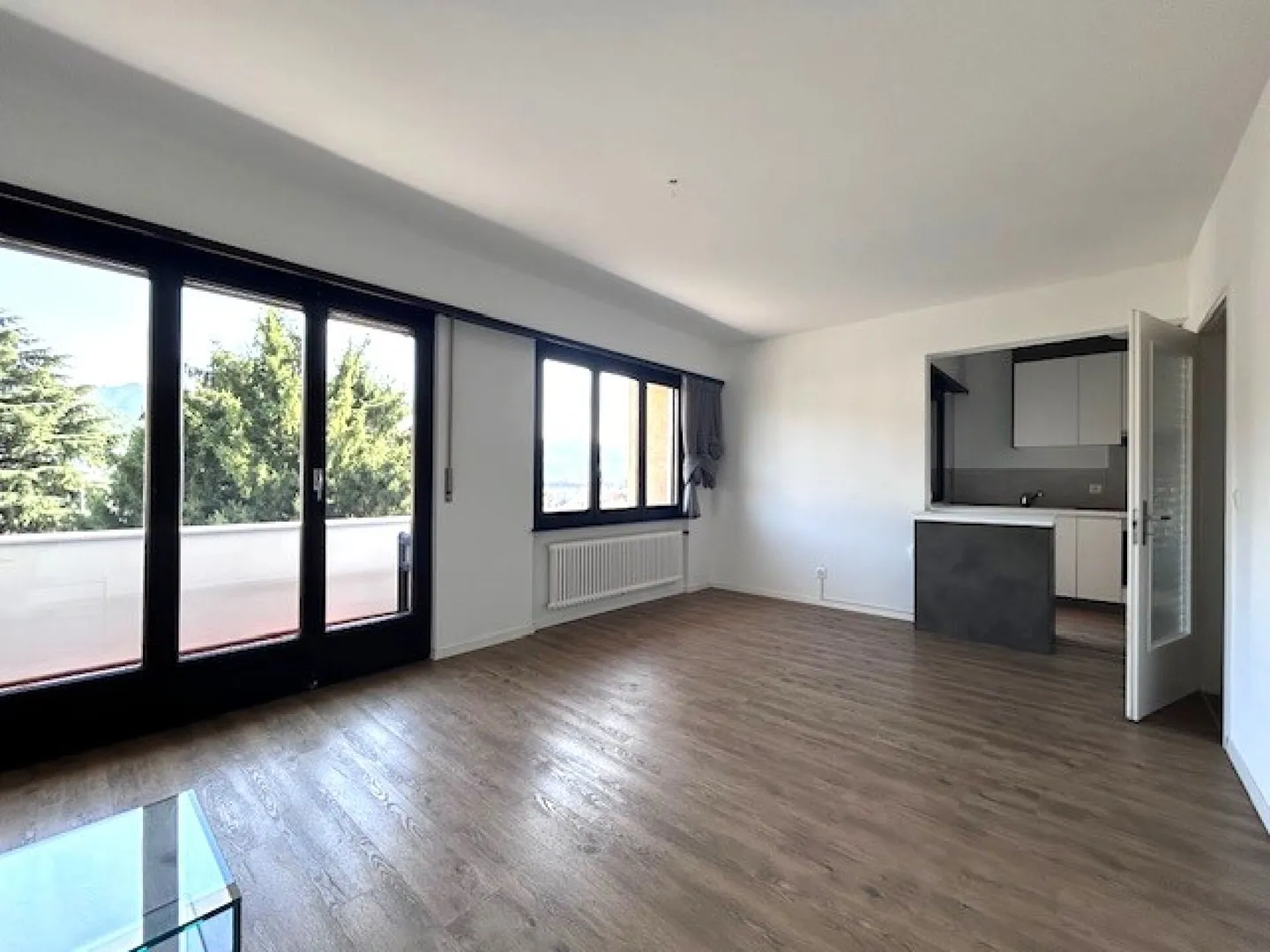 KOMFORTABLE UND HELL 3.5-ZIMMER-WOHNUNG - RENOVIERT - Foto 1 von 11