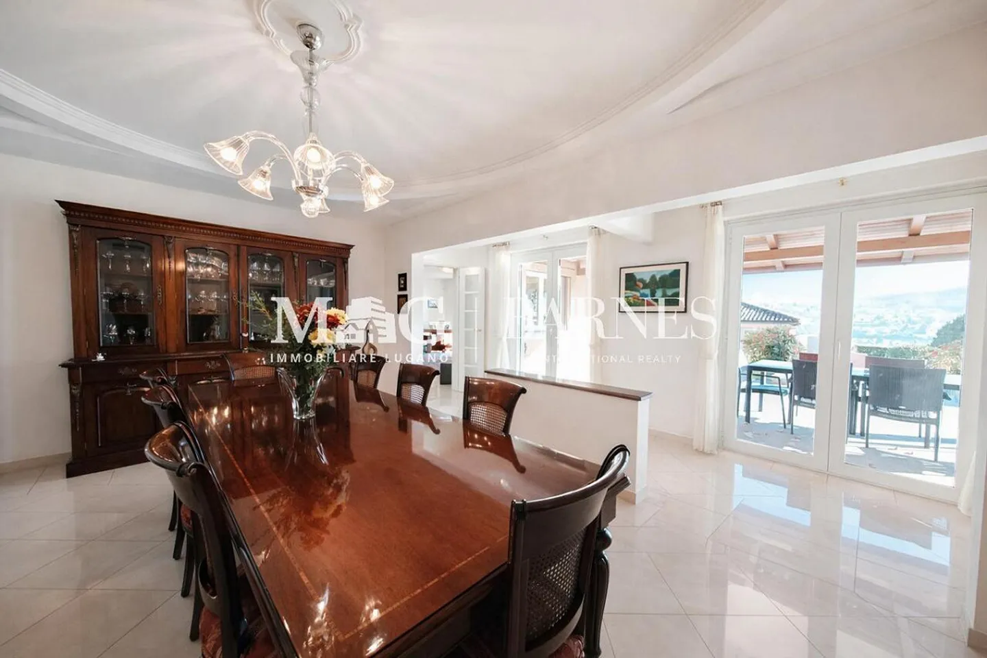 Villa élégante avec piscine et dépendance - Photo 15 sur 30