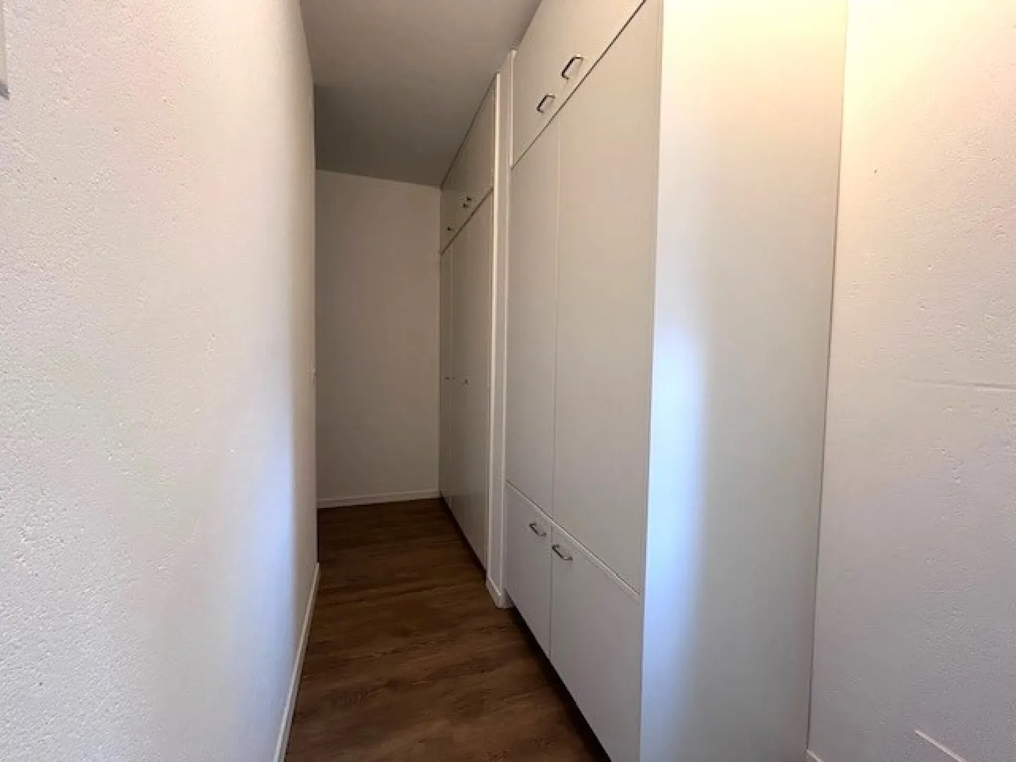 KOMFORTABLE UND HELL 3.5-ZIMMER-WOHNUNG - RENOVIERT - Foto 5 von 11