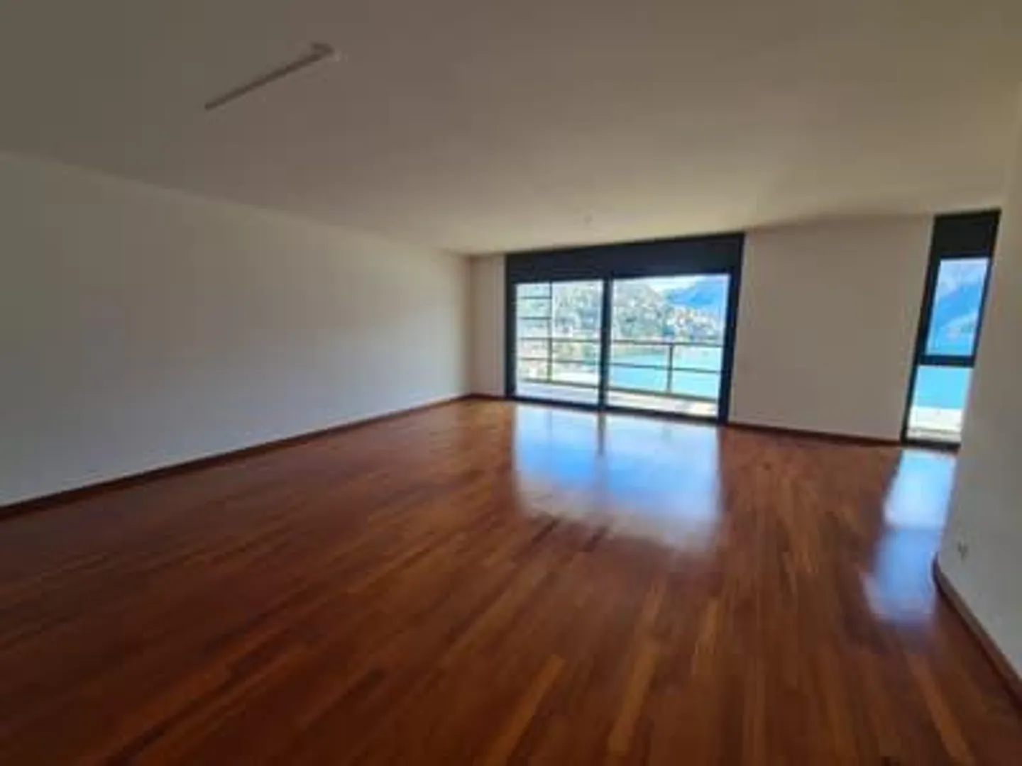 Appartamento di Lusso con Vista Lago - Foto 7 di 23