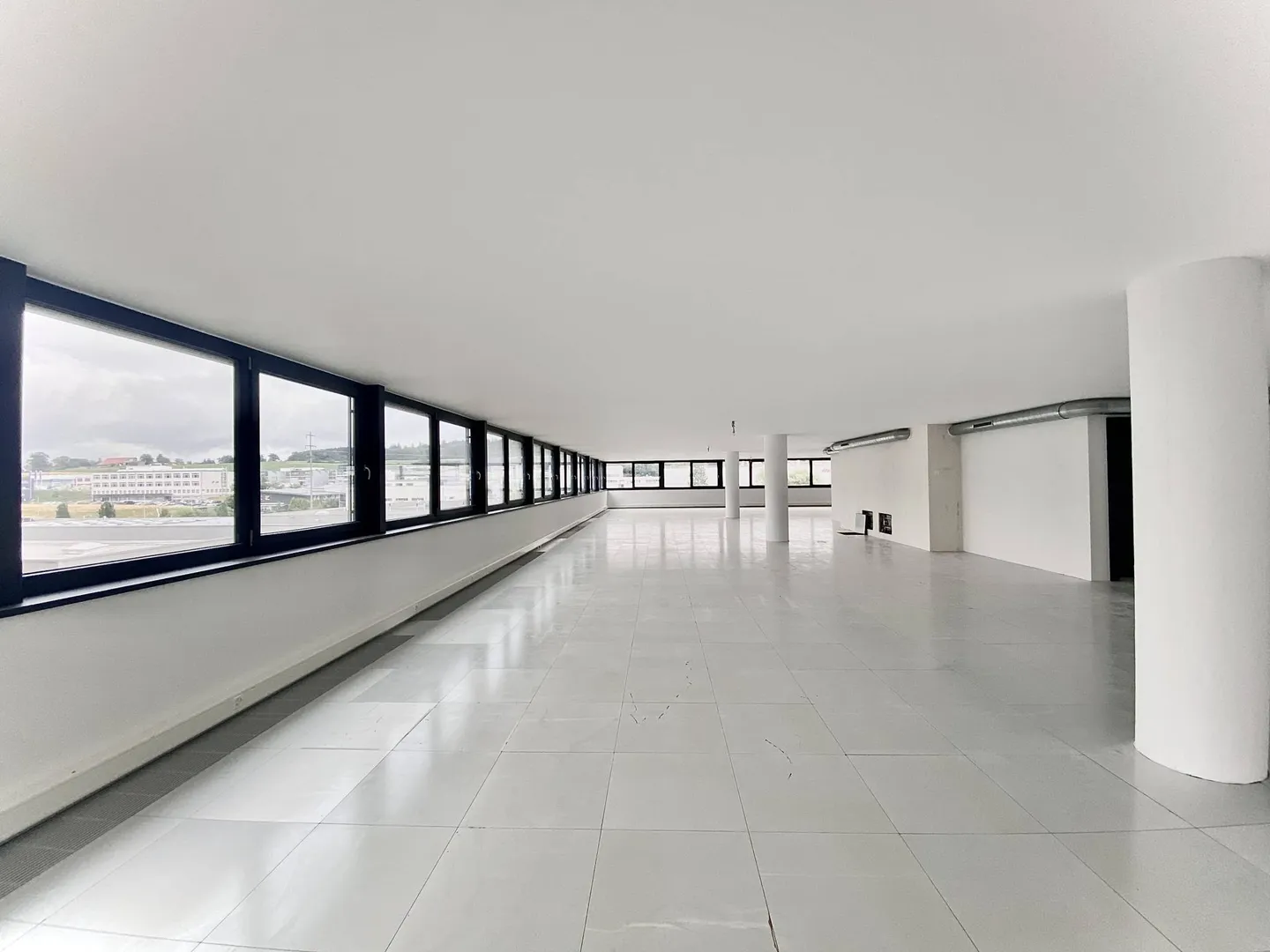 Werkstatt, Labor, neue Räumlichkeiten von 300 m2 zu vermieten, 10 Minuten von Freiburg entfernt - Foto 2 von 6