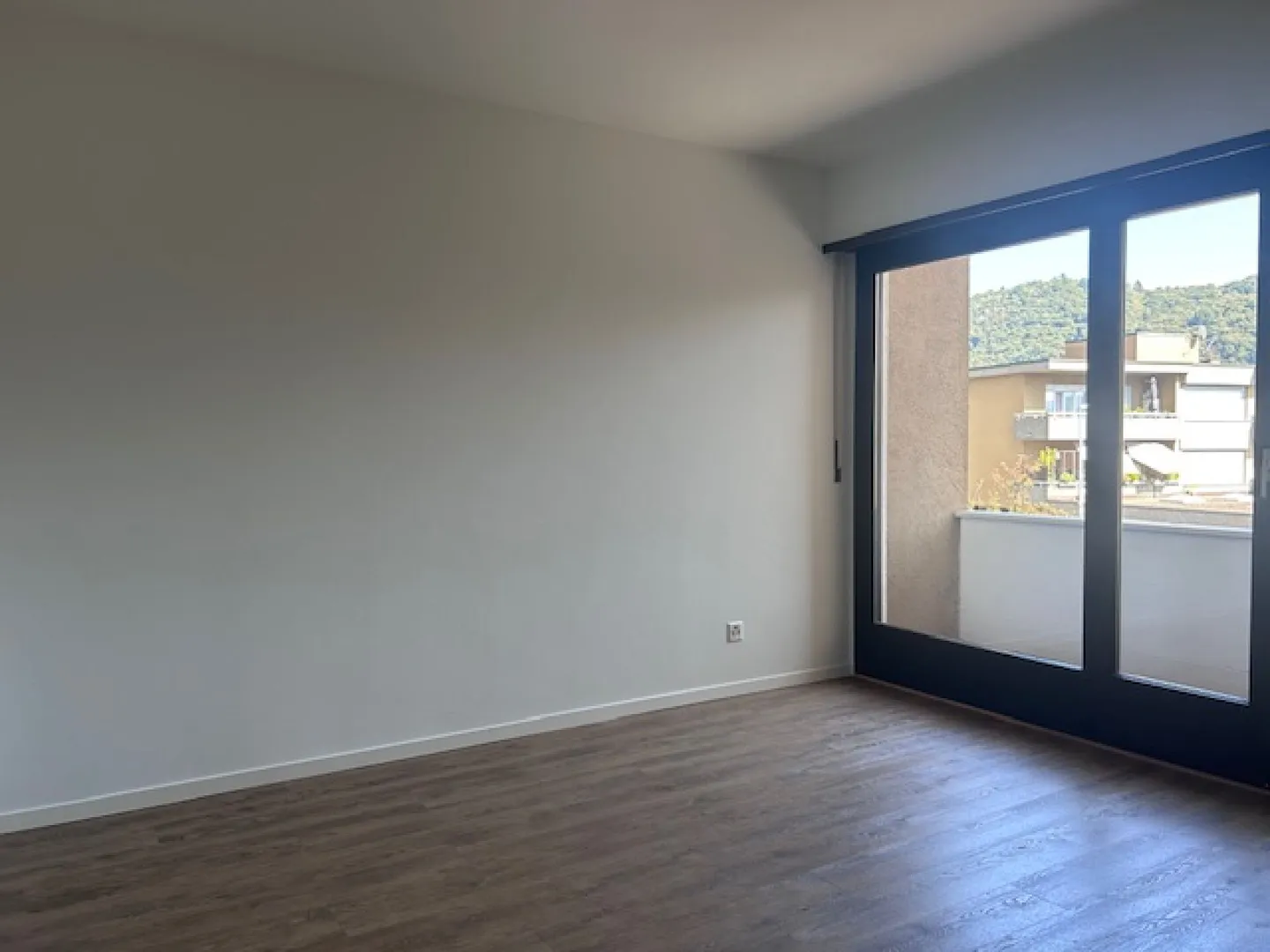 KOMFORTABLE UND HELL 3.5-ZIMMER-WOHNUNG - RENOVIERT - Foto 6 von 11