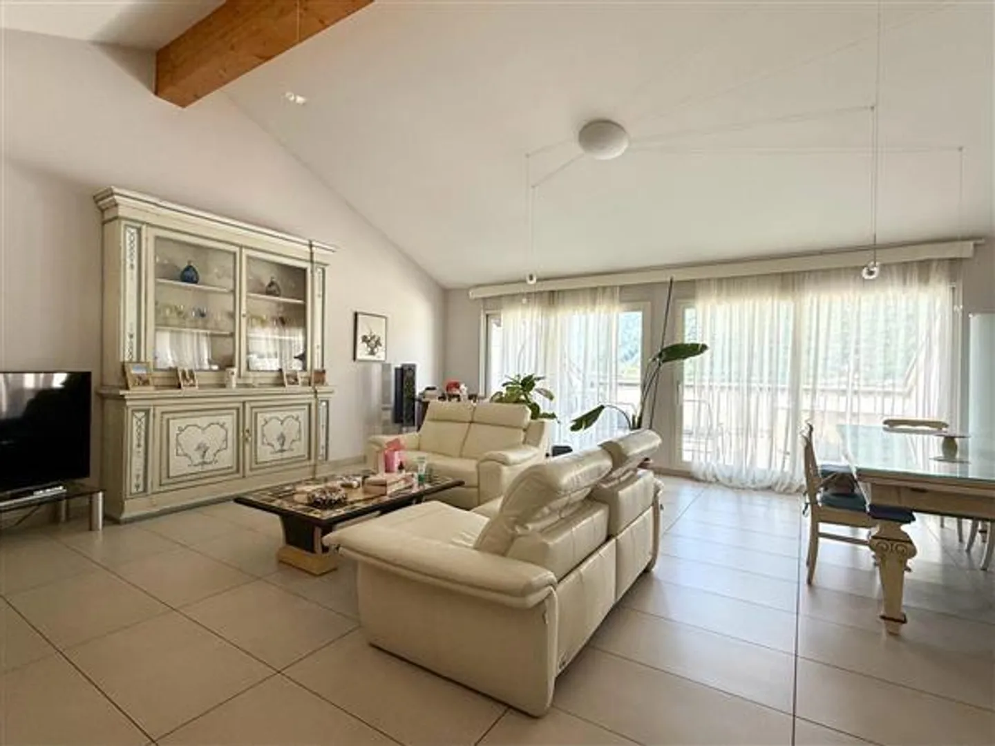 Penthouse di Lusso con Vista Lago - Foto 2 di 13