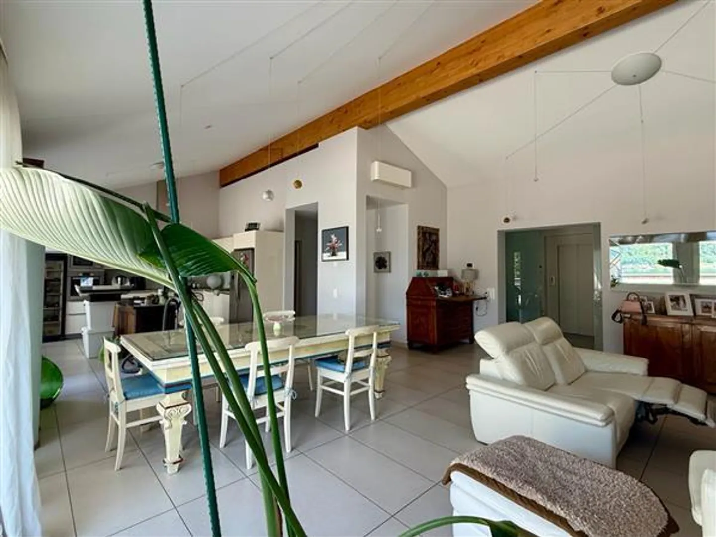 Penthouse di Lusso con Vista Lago - Foto 3 di 13