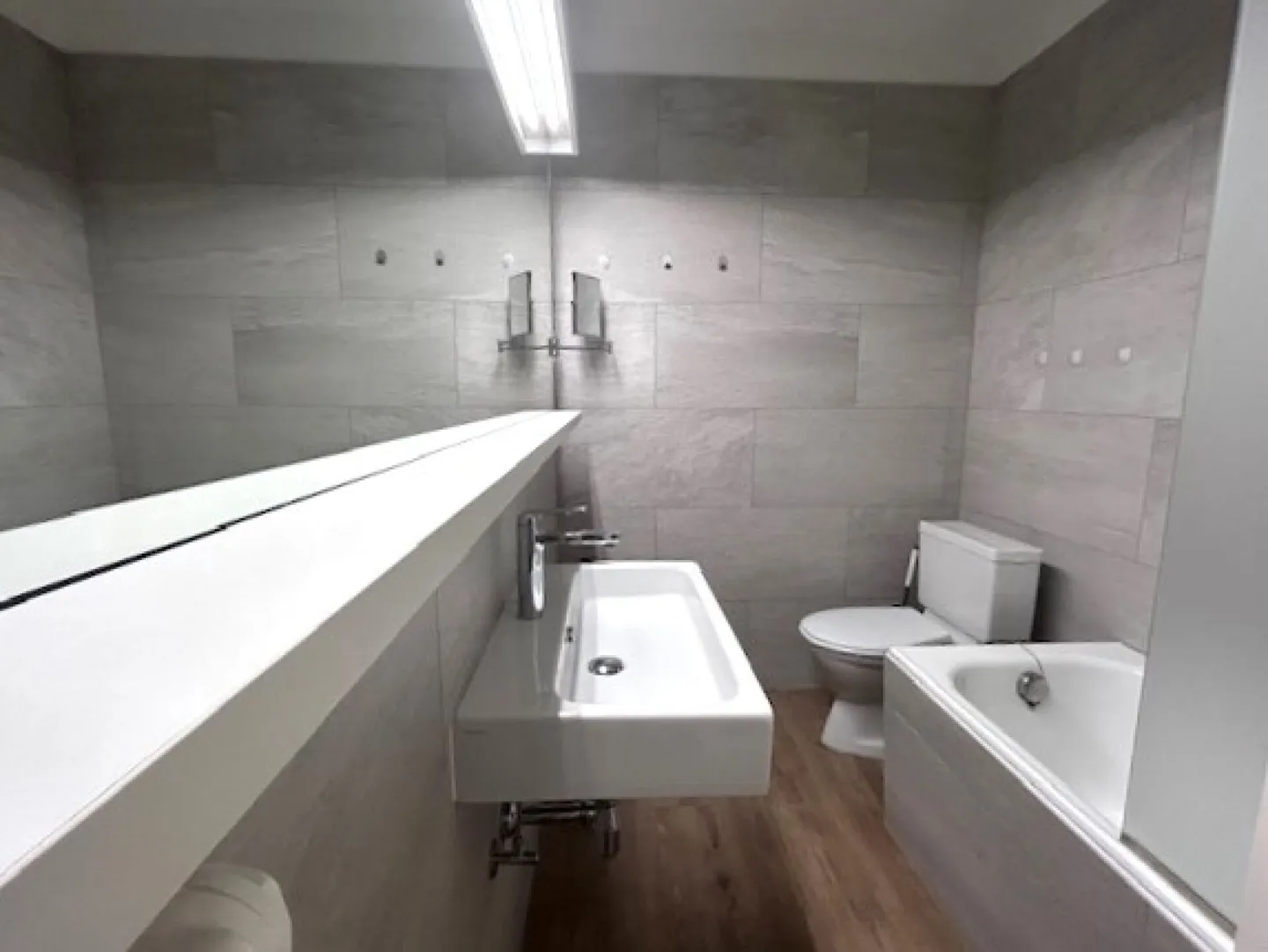 KOMFORTABLE UND HELL 3.5-ZIMMER-WOHNUNG - RENOVIERT - Foto 8 von 11