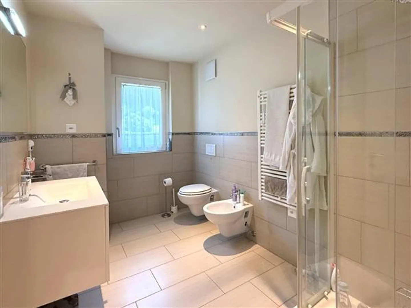 Penthouse di Lusso con Vista Lago - Foto 7 di 13