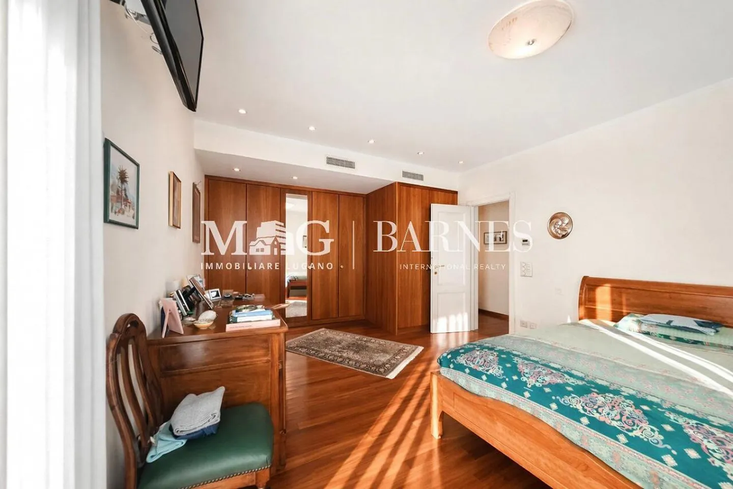 Villa élégante avec piscine et dépendance - Photo 26 sur 30