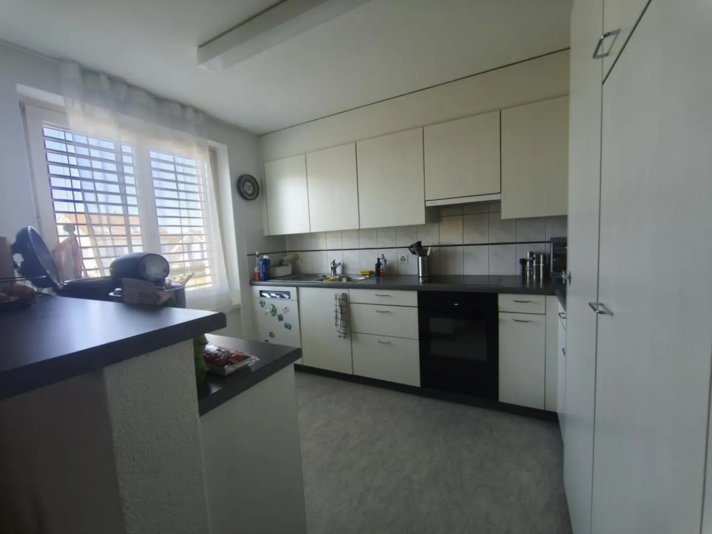 APPARTEMENT FAMILIAL DANS UN QUARTIER CALME - Photo 3 sur 8