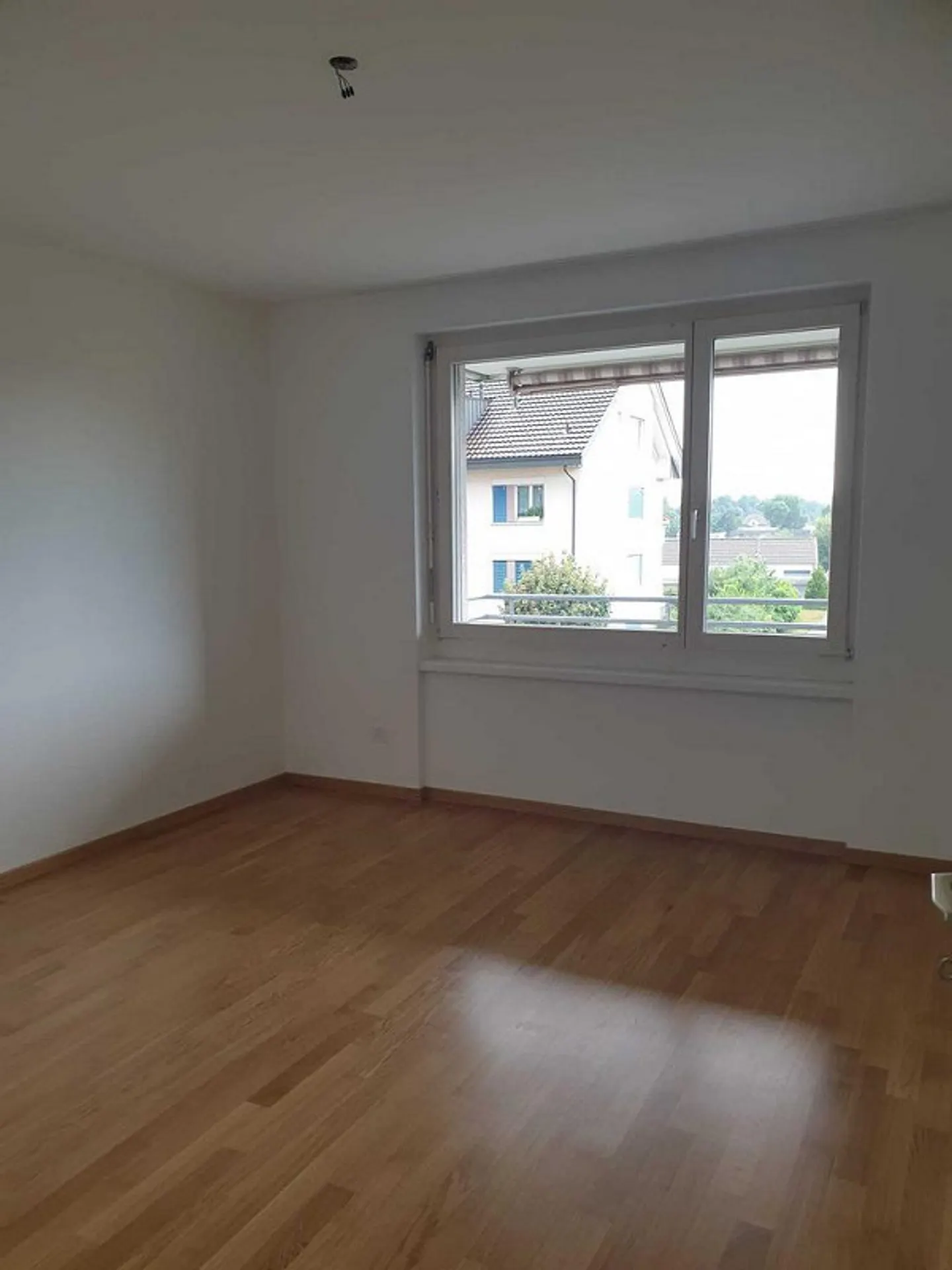 APPARTEMENT FAMILIAL DANS UN QUARTIER CALME - Photo 5 sur 8