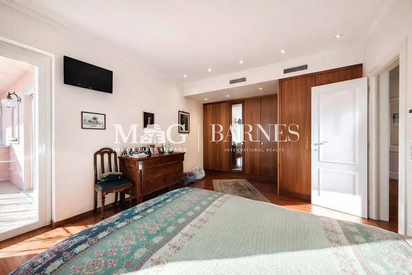 Villa élégante avec piscine et dépendance - Photo 25 sur 30