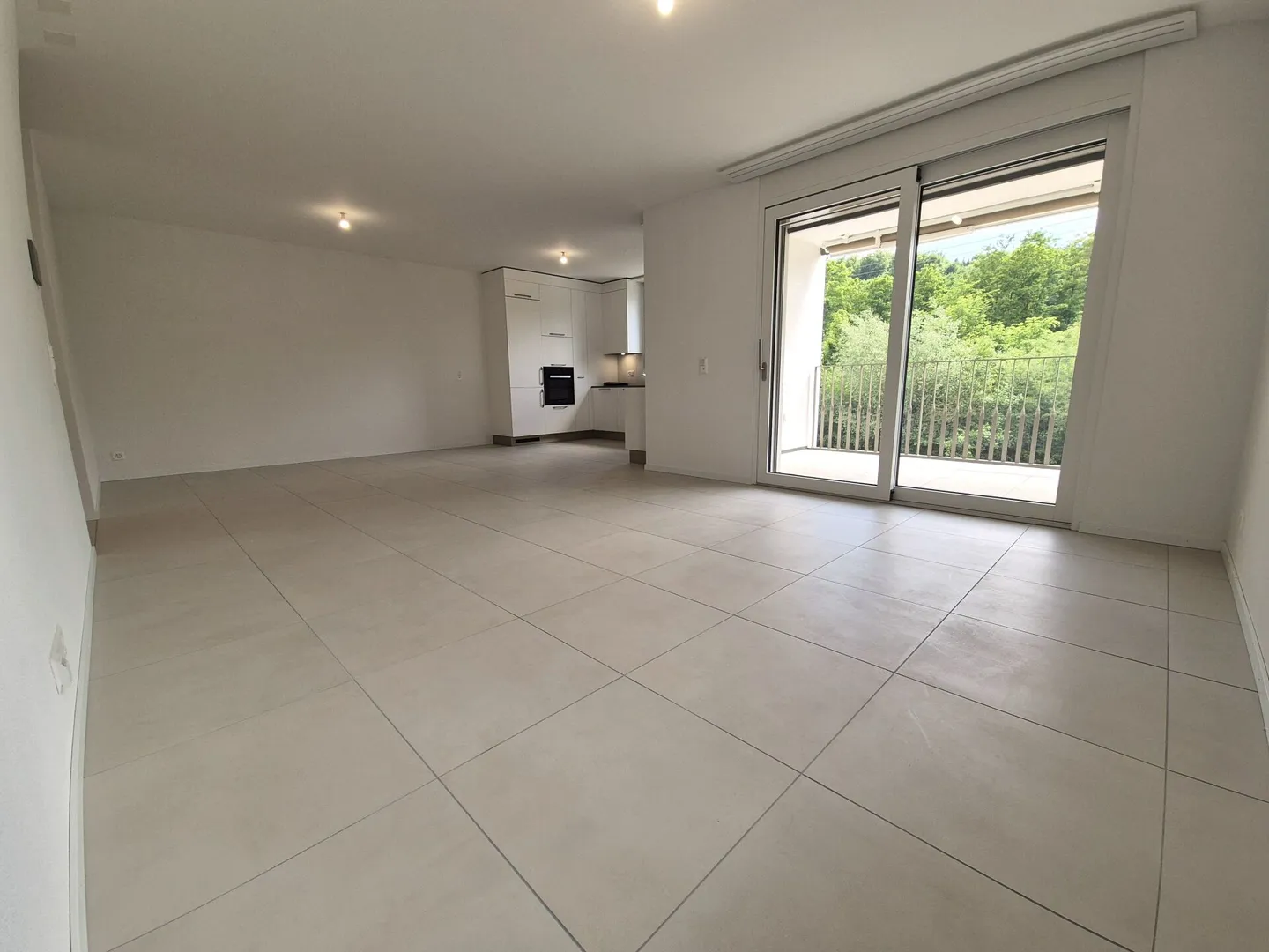 Appartement spacieux 4.5 pièces - Photo 2 sur 14