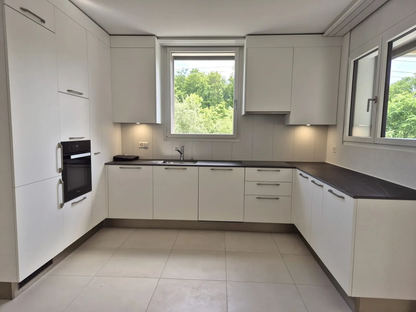 Appartement spacieux 4.5 pièces - Photo 3 sur 14