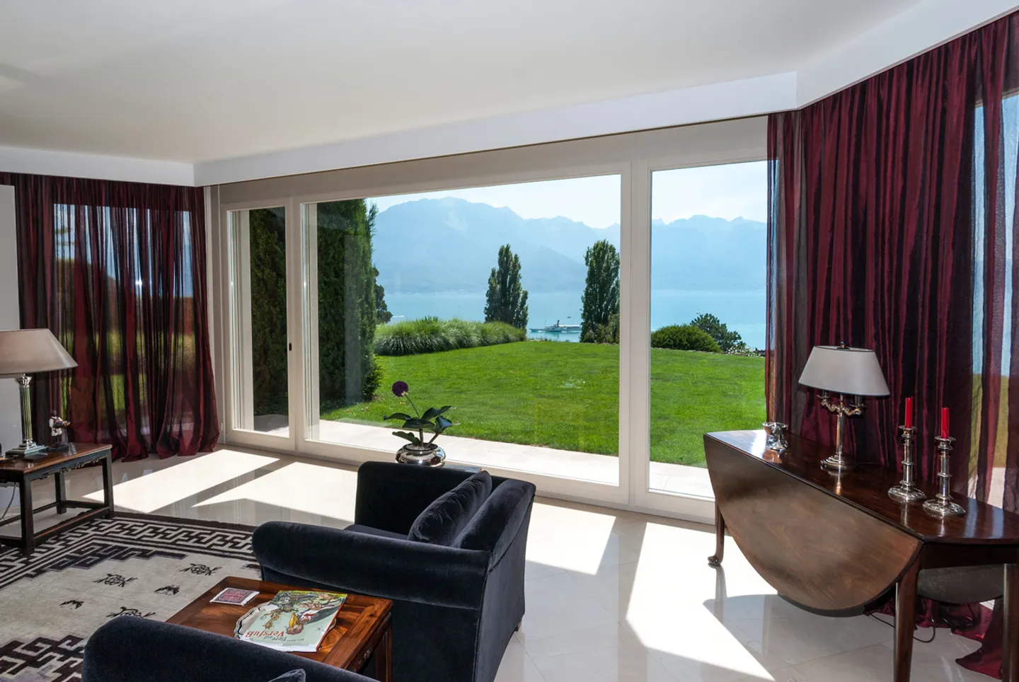 Luxurious house with lake view - Photo 2 of 22