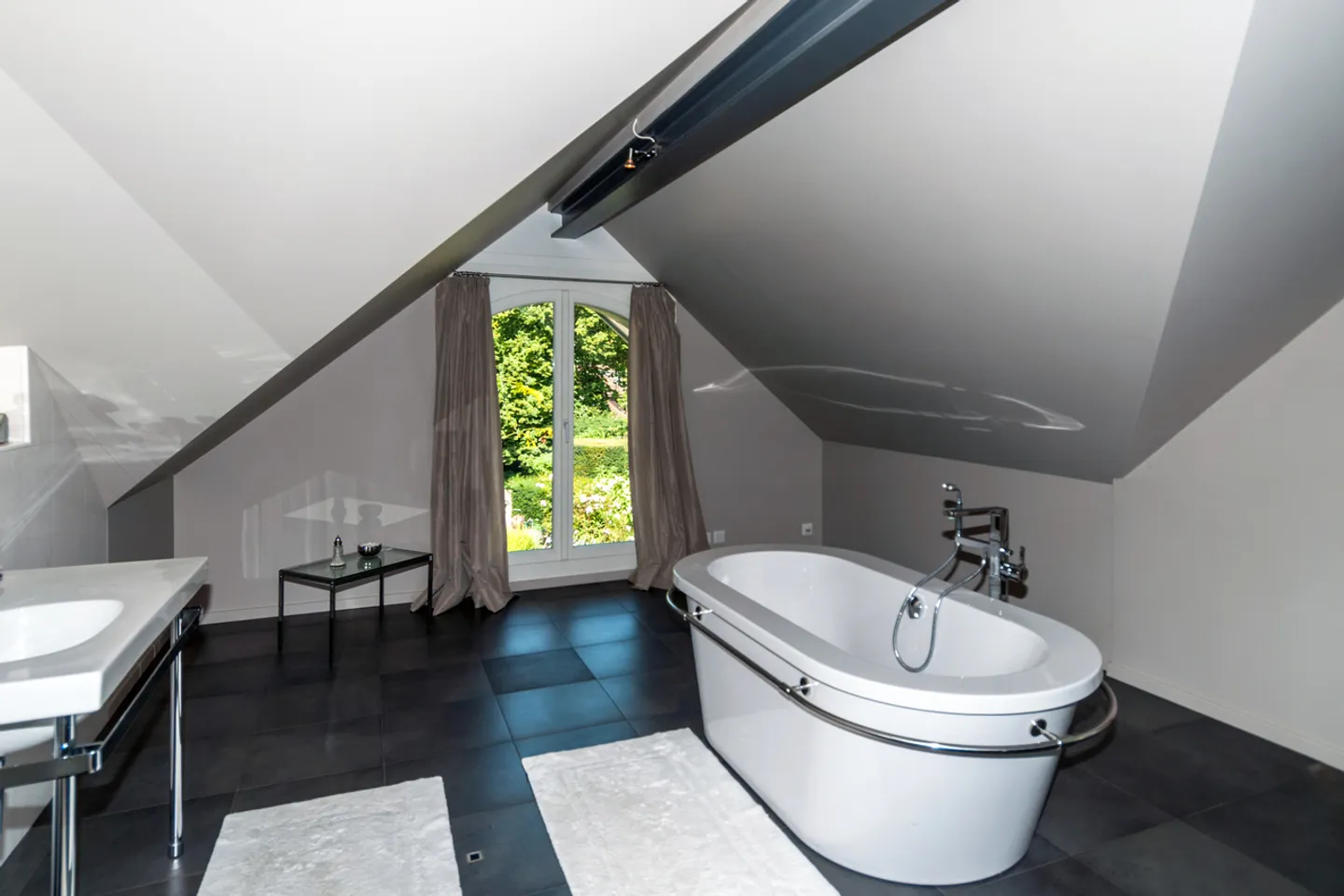 Luxurious house with lake view - Photo 8 of 22