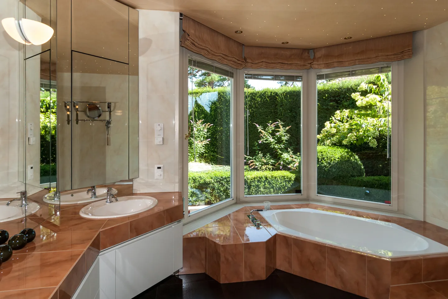 Luxurious house with lake view - Photo 14 of 22