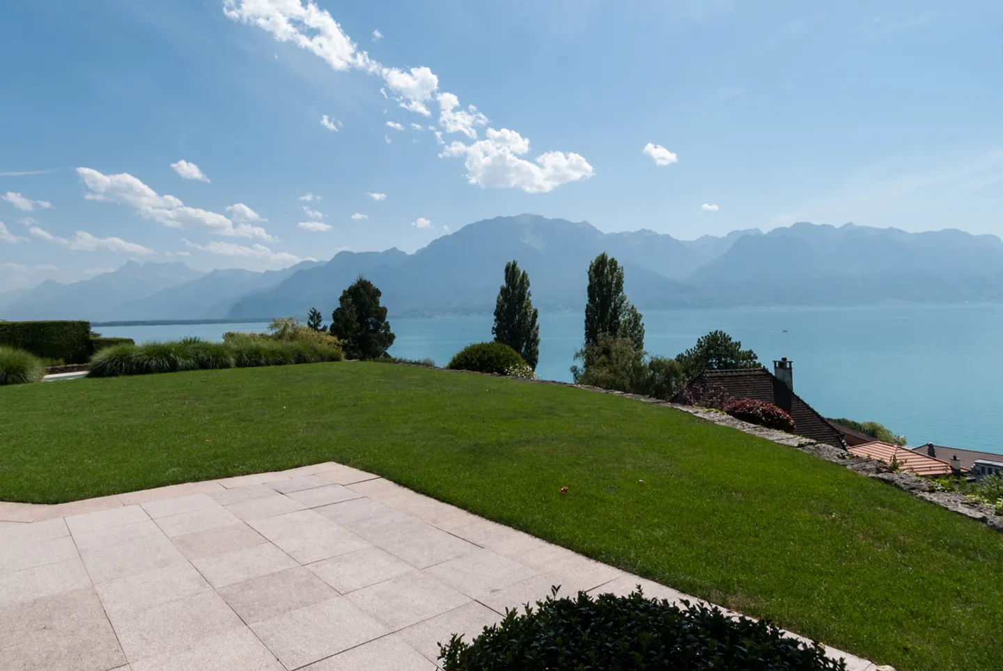 Luxurious house with lake view - Photo 16 of 22