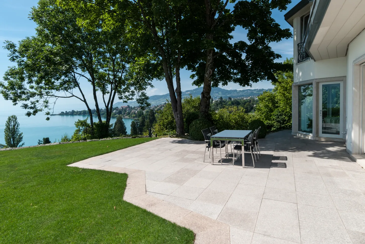 Luxurious house with lake view - Photo 15 of 22