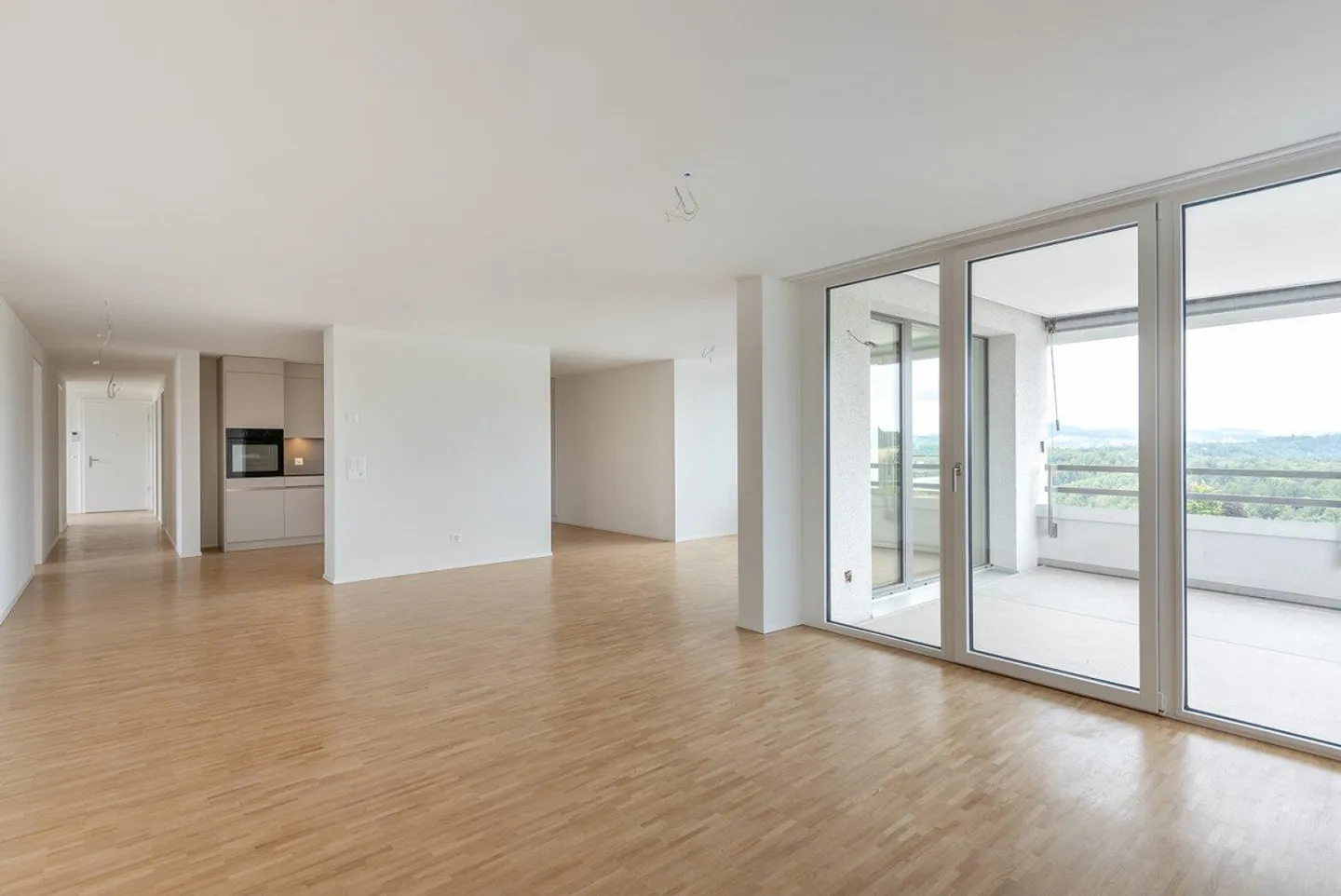 Spacious 5.5-room apartment with a view - Photo 1 of 12