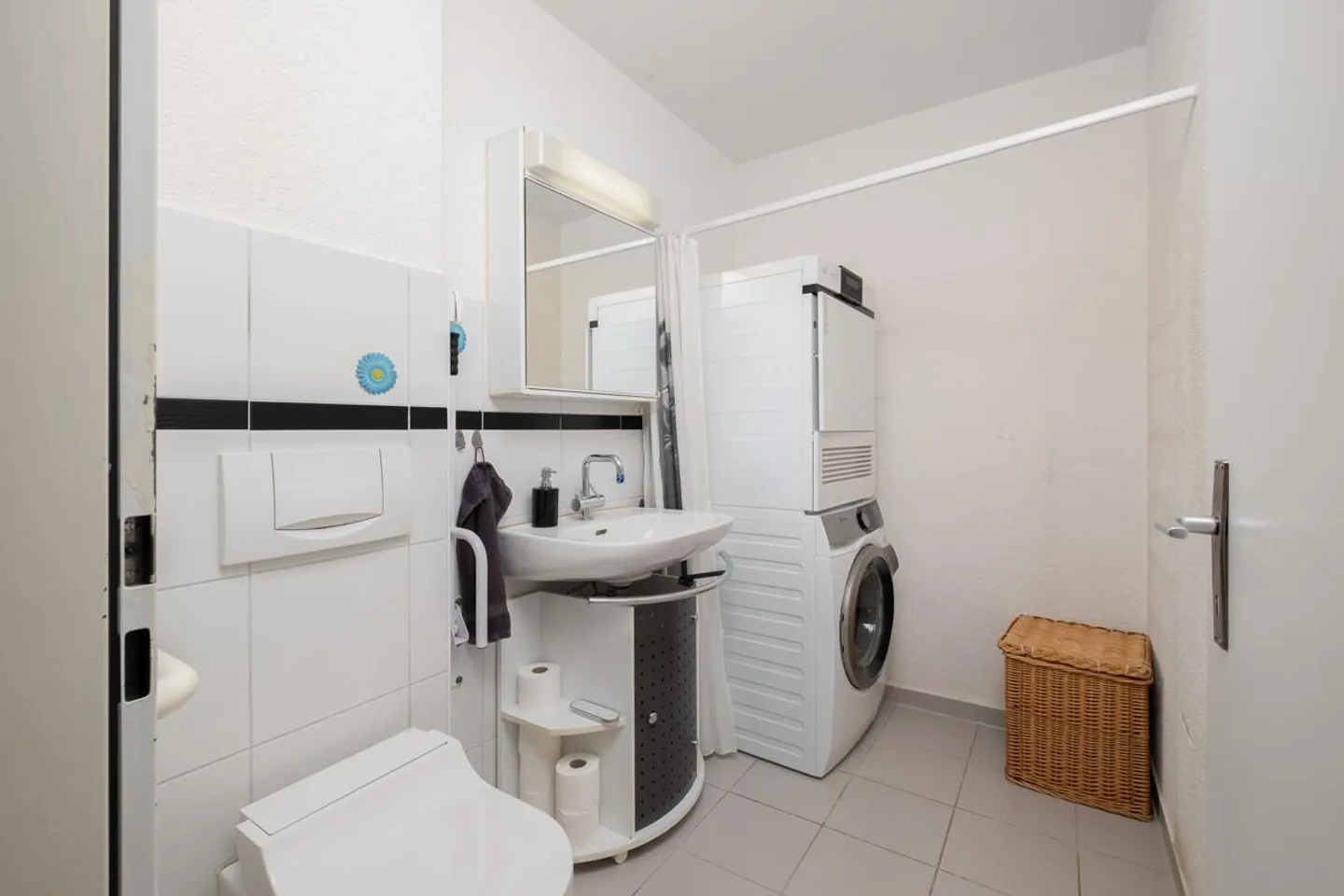 Charming Apartment with Scenic Views - Photo 11 of 14