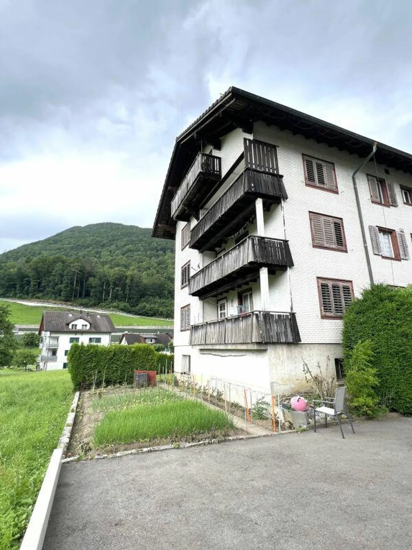 Charmante Dachwohnung in Seewen - Foto 1 von 4