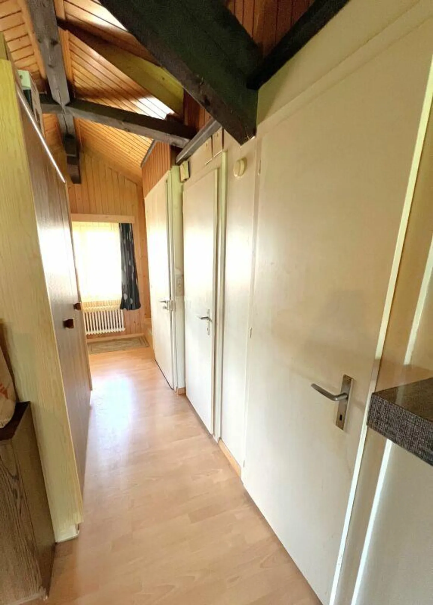 Charmante Dachwohnung in Seewen - Foto 3 von 4