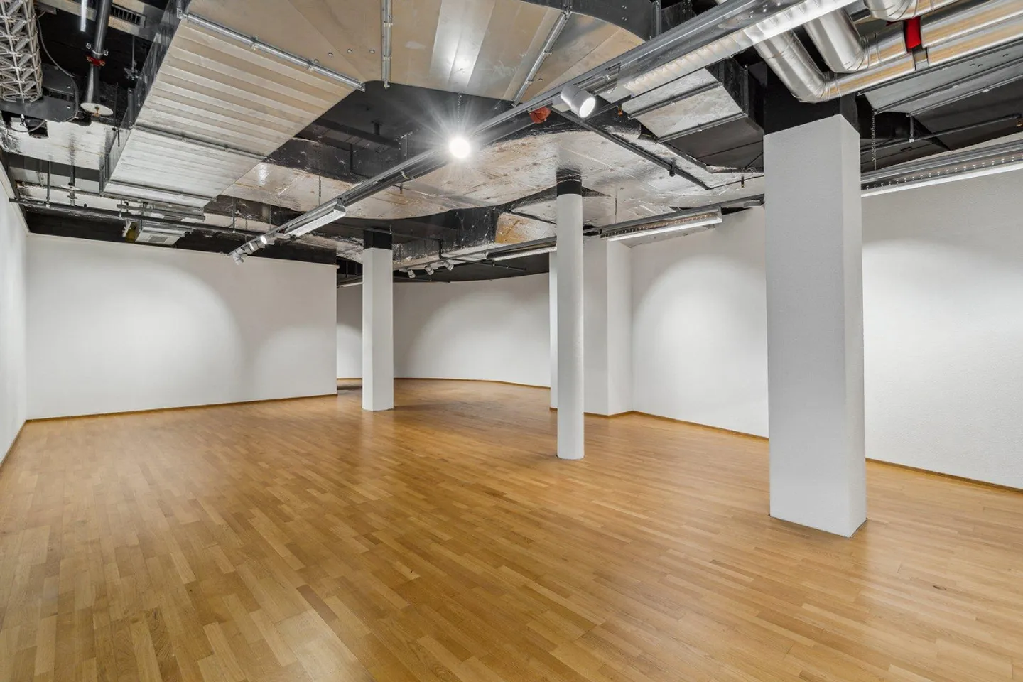 Commercial space or PopUp on the ground floor of Neumarkt 4 - Photo 3 of 6