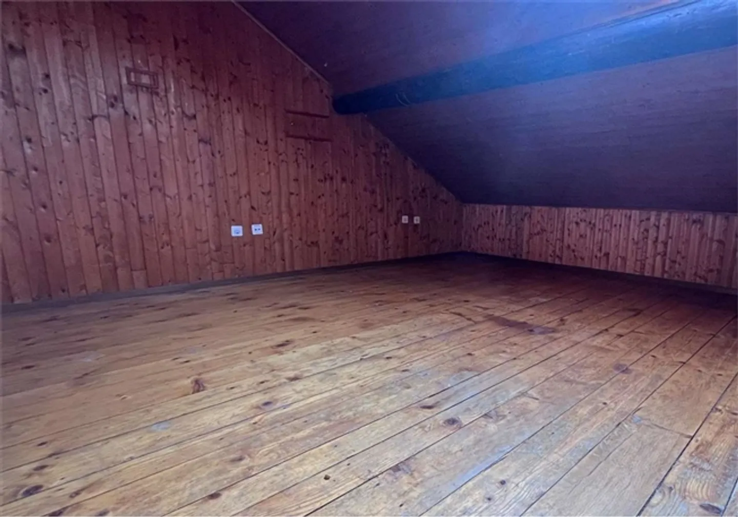 Single-family house with garden and parking space - Photo 14 of 16