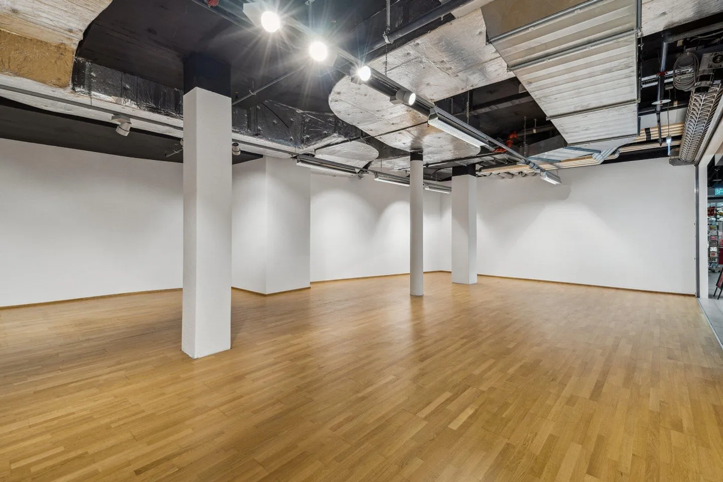 Commercial space or PopUp on the ground floor of Neumarkt 4 - Photo 4 of 6