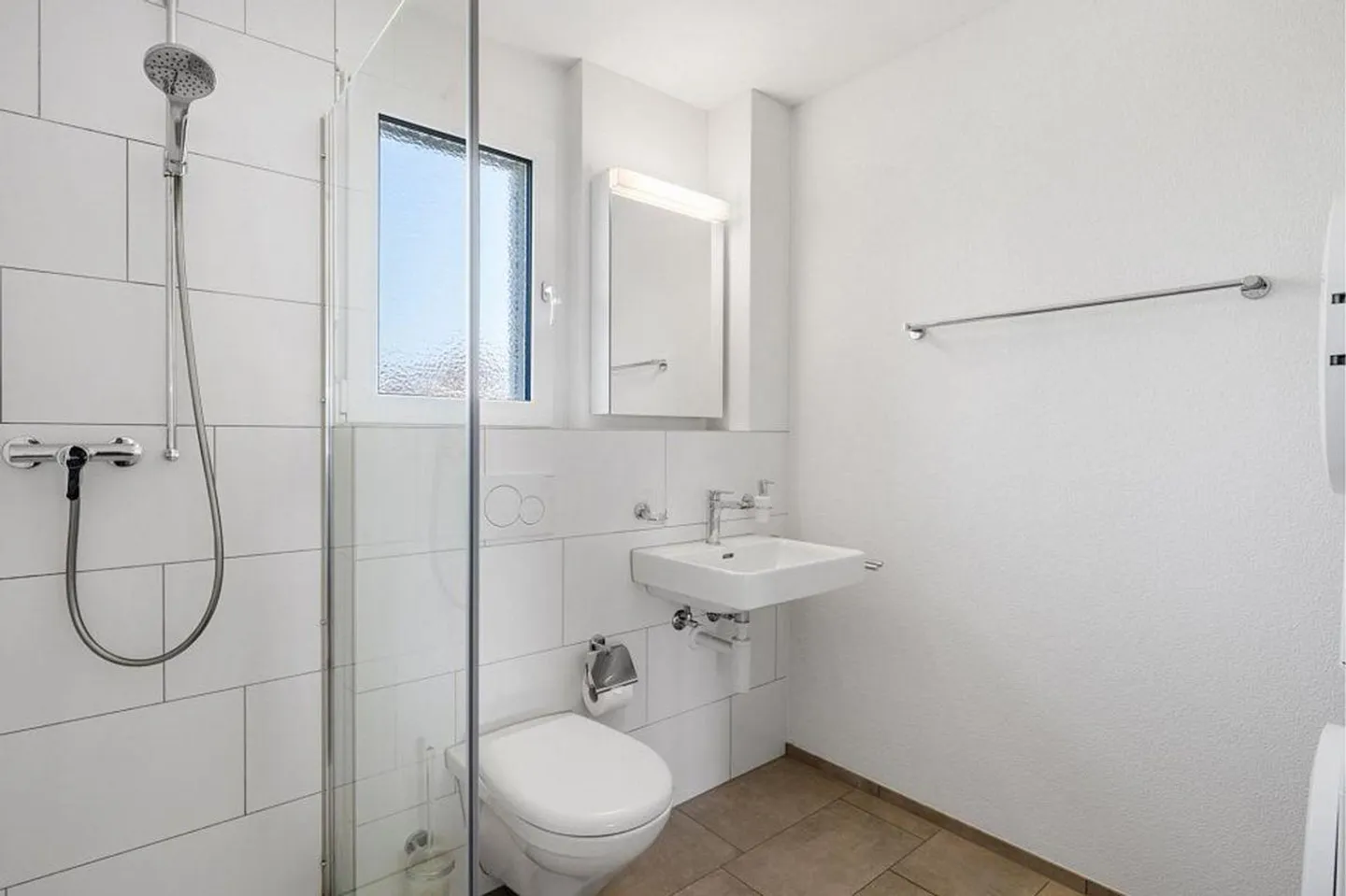 Like-new 3.5-room apartment with large balcony and view! - Photo 7 of 8