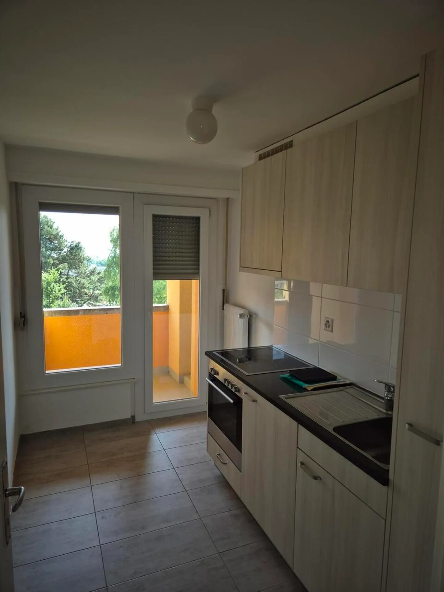 Appartement Charmant - Photo 2 sur 8