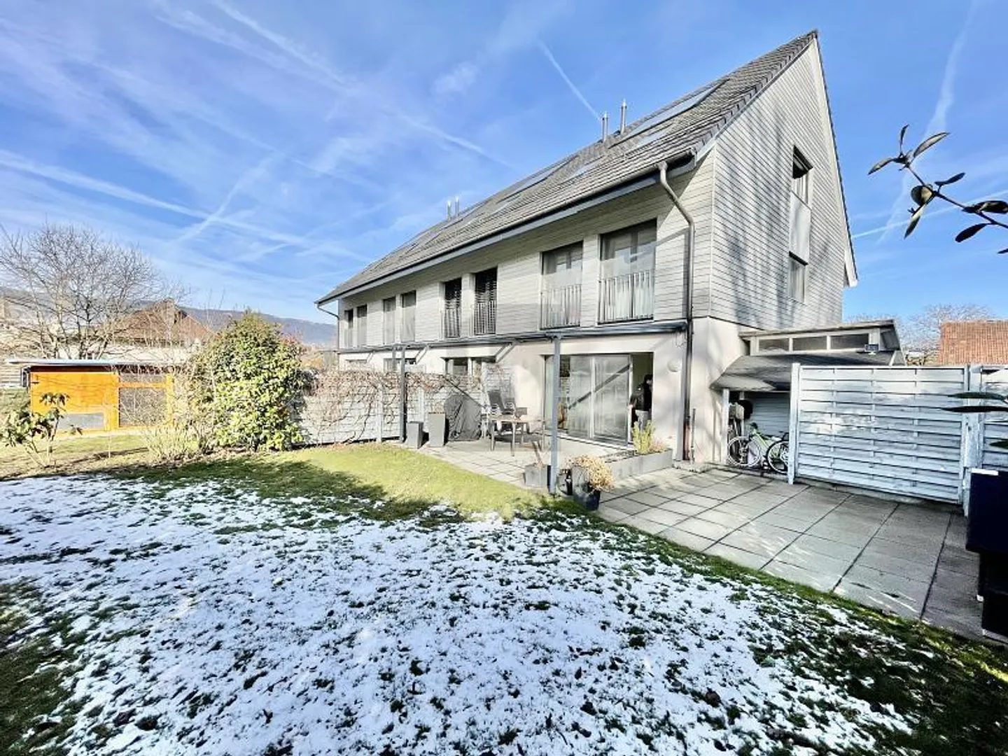 MAGNIFICENT SPACIOUS HOUSE WITH GARDEN - Photo 1 of 6