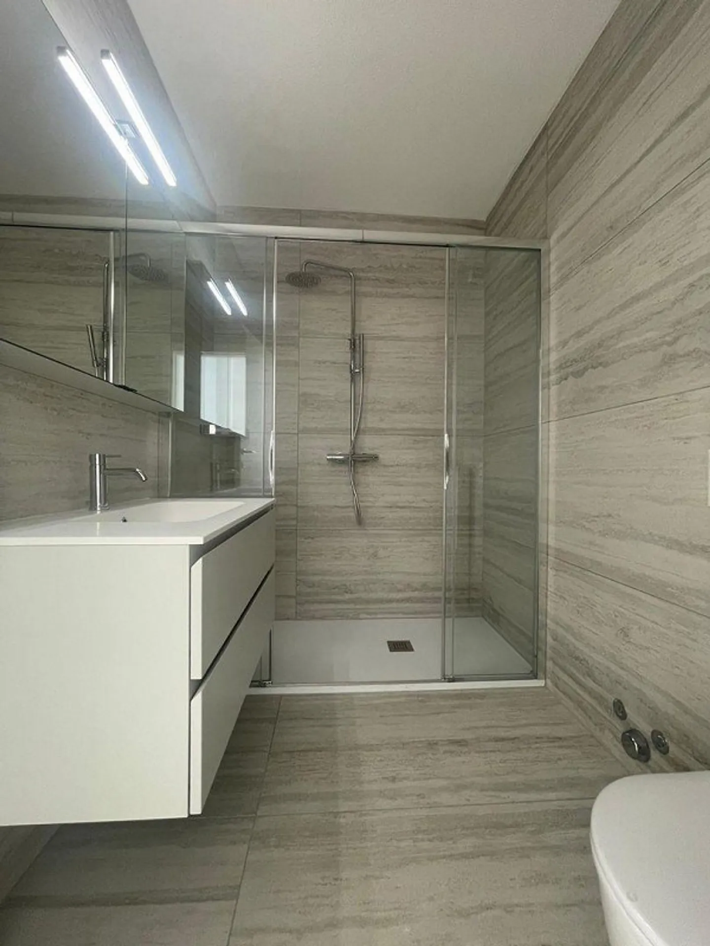 Grand appartement 2.5 pièces rénové - Photo 6 sur 6