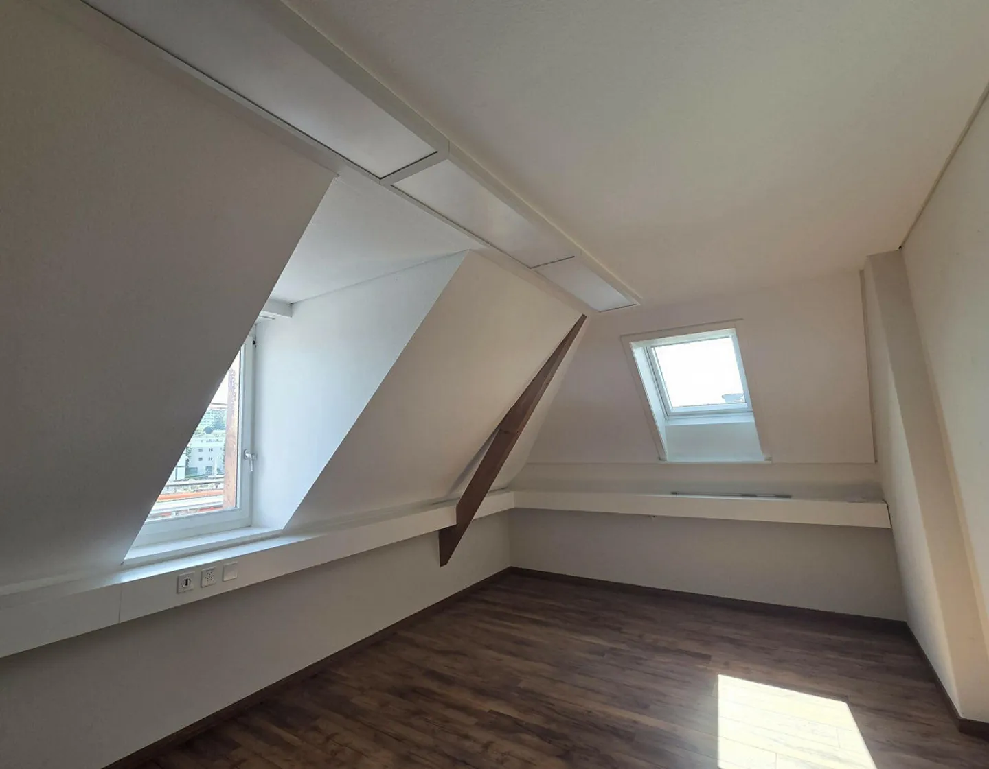 Unique Office Opportunity at SBB Station Solothurn - Photo 2 of 10