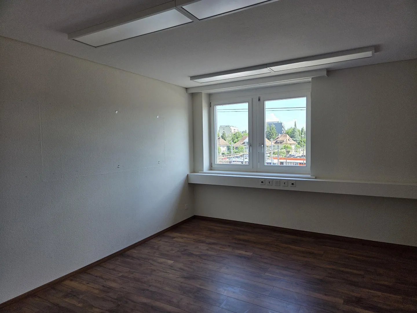 Unique Office Opportunity at SBB Station Solothurn - Photo 3 of 10