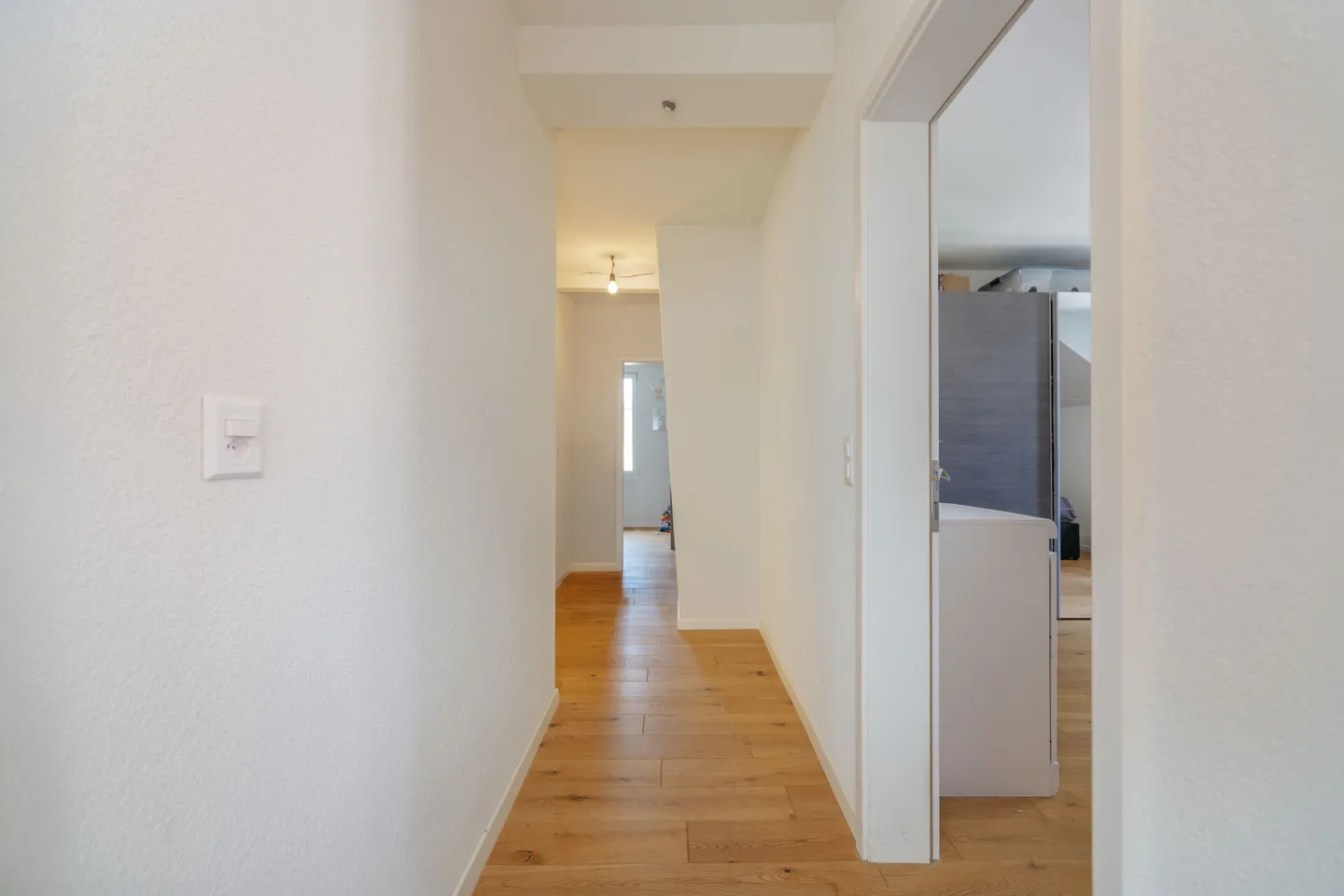 Stilvolle 4.5-Zimmer-Wohnung mit Aussicht - Foto 5 von 15