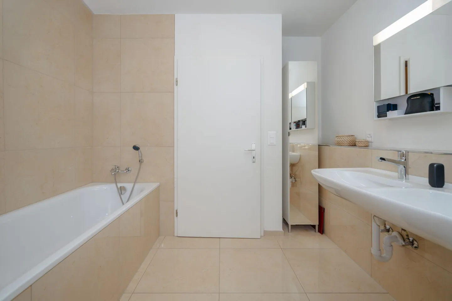 Stilvolle 4.5-Zimmer-Wohnung mit Aussicht - Foto 8 von 15