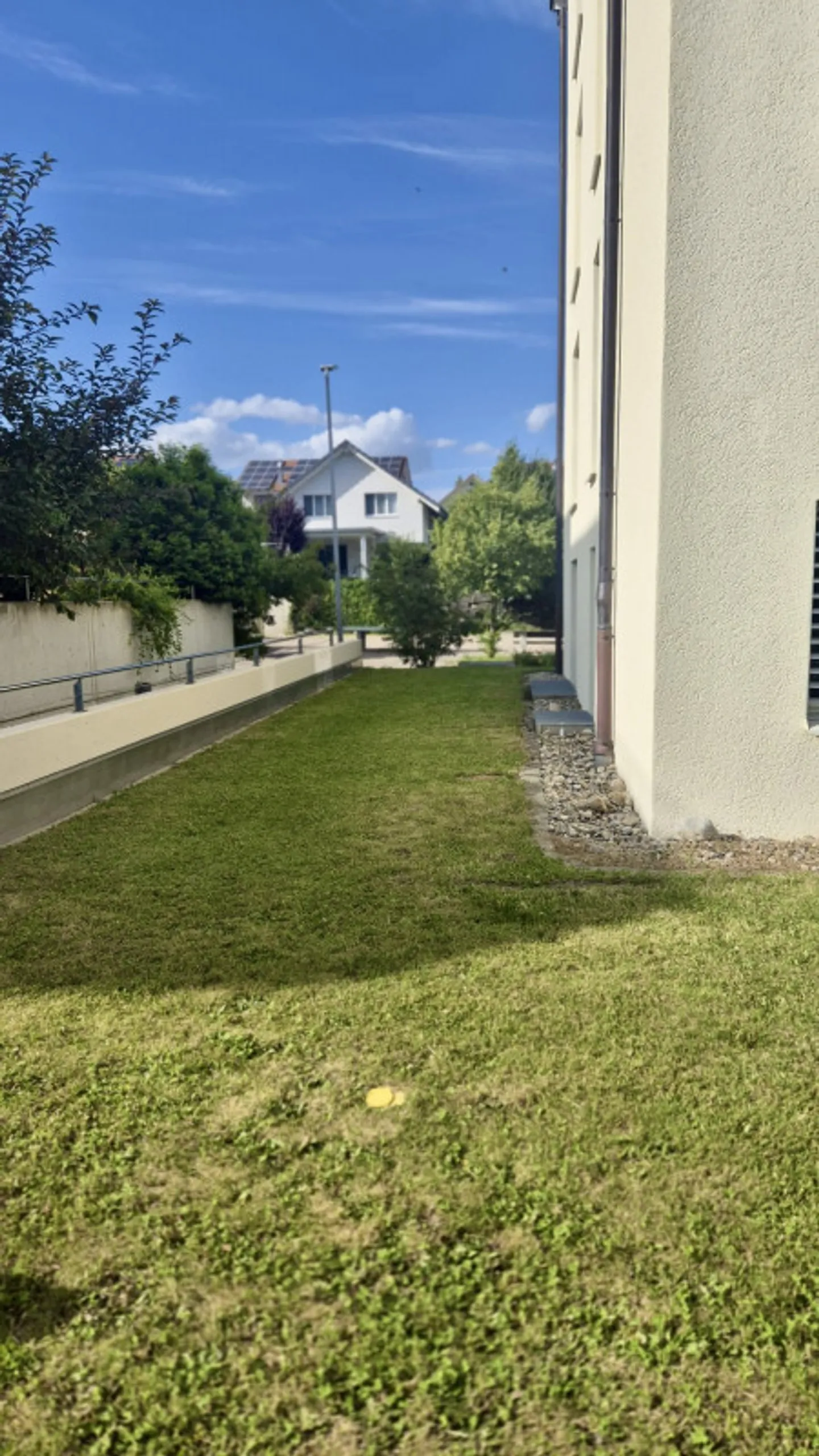 5,5-Zimmer-Wohnung im Erdgeschoss mit privatem Garten und Blick 10 Minuten von Fribourg - Foto 2 von 11