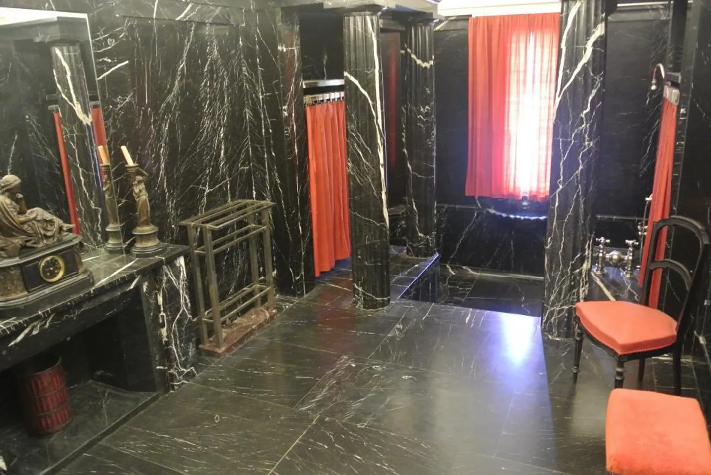 Exceptional property on the waterfront near Montreux - Photo 14 of 17