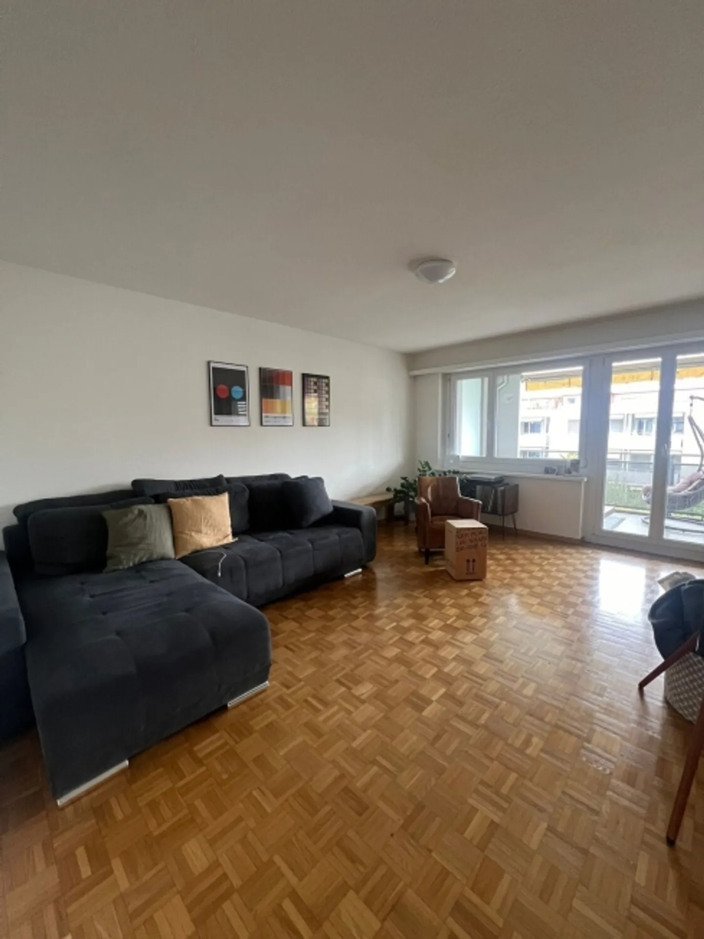 "APPARTEMENT 3½ PIÈCES À ZURICH - DISTRICT 9 ALTSTETTEN, MEUBLÉ, TEMPORAIRE" - Photo 1 sur 10