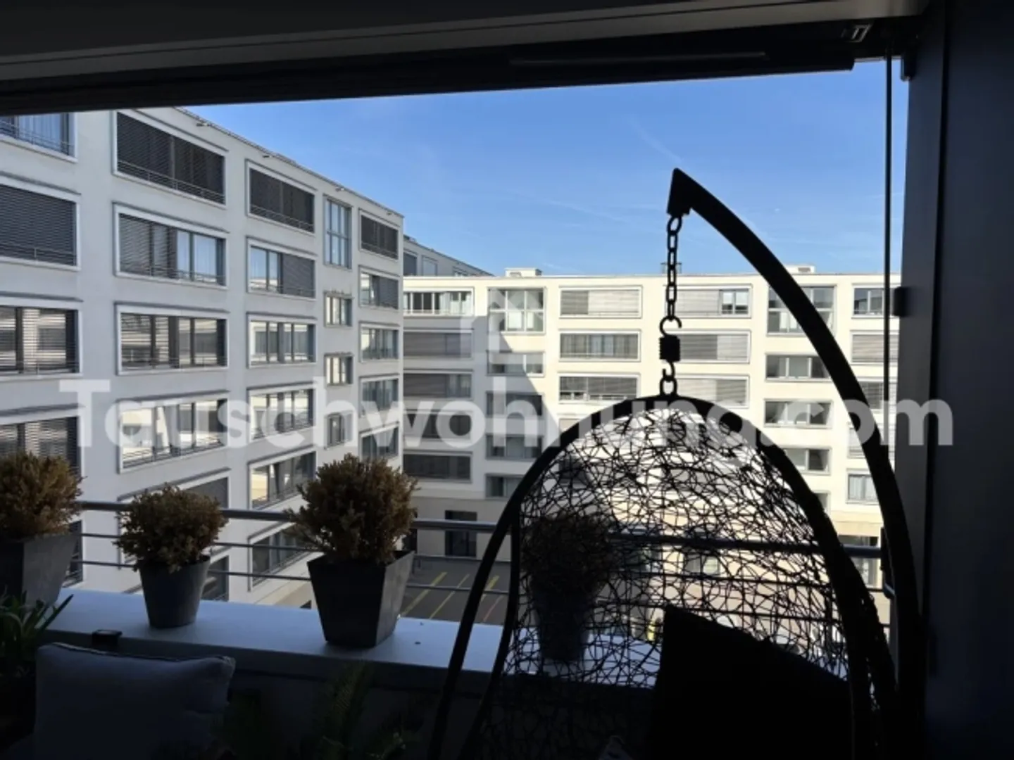 [ÉCHANGE D'APPARTEMENT] Appartement lumineux avec fenêtre panoramique et grand balcon - Photo 5 sur 11