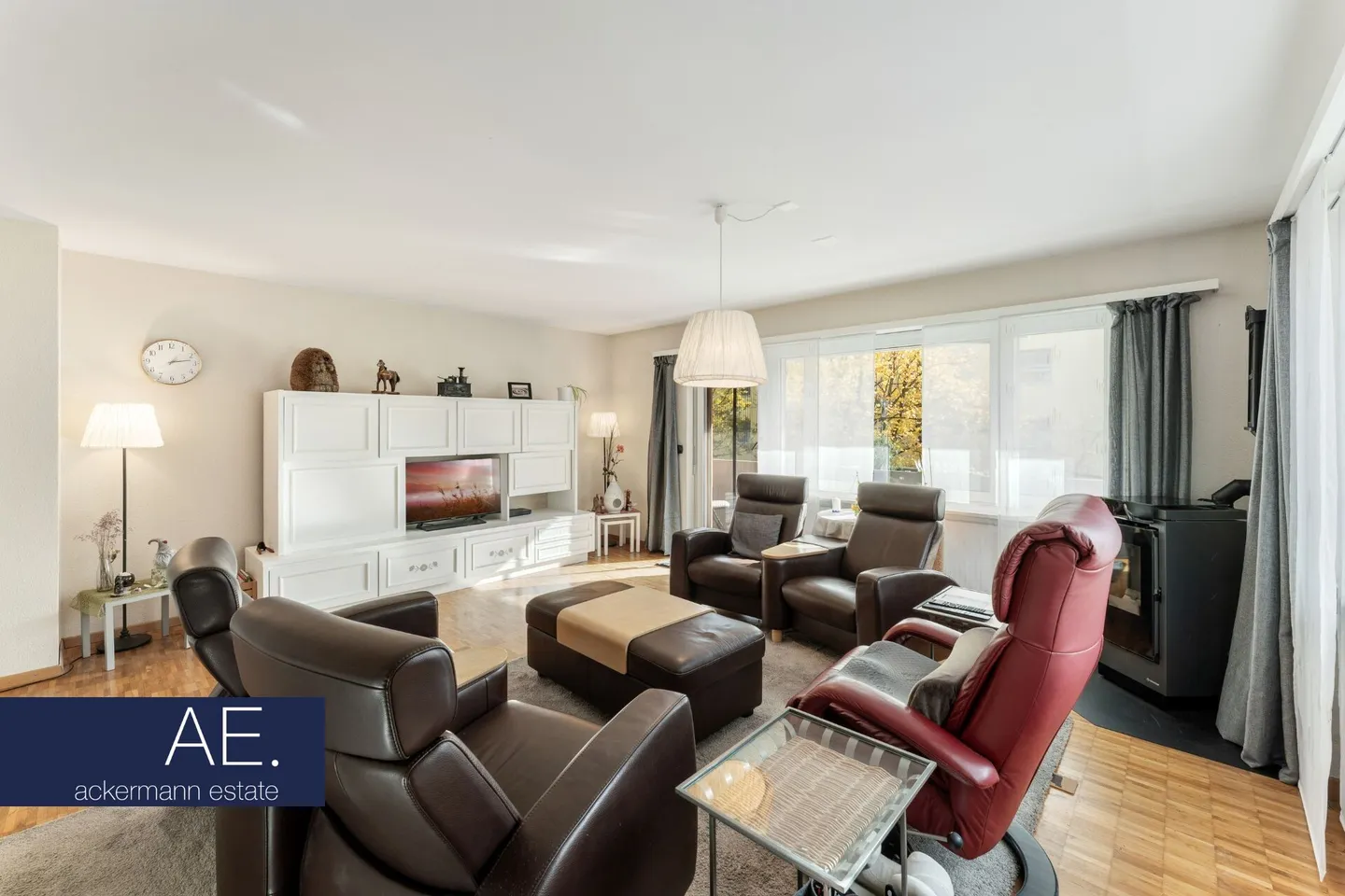 Living in a preferred neighborhood - charming apartment with stove and south balcony - Photo 1 of 9