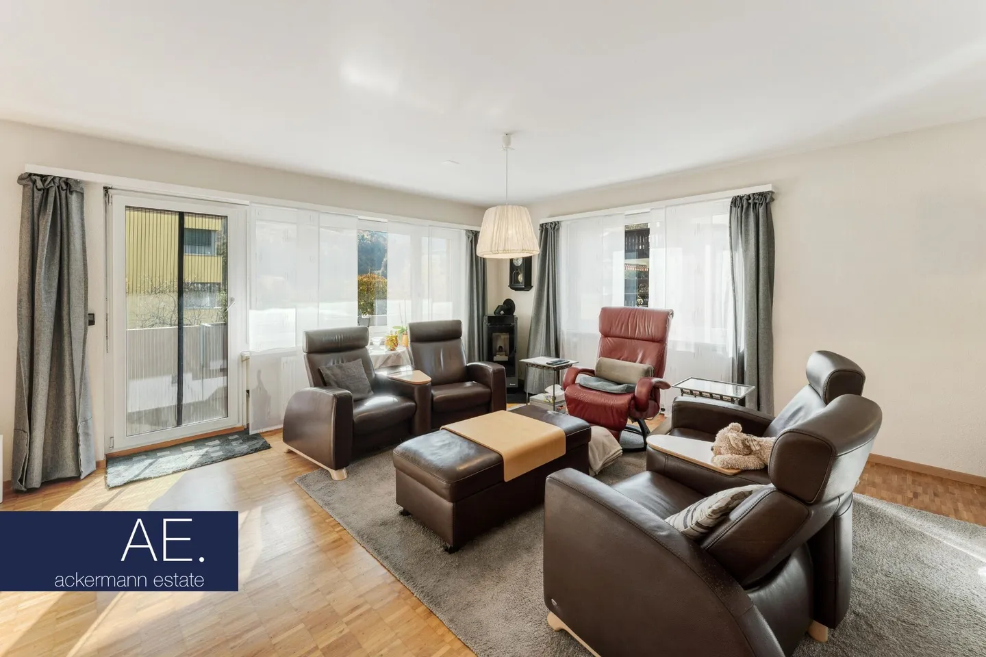 Living in a preferred neighborhood - charming apartment with stove and south balcony - Photo 2 of 9