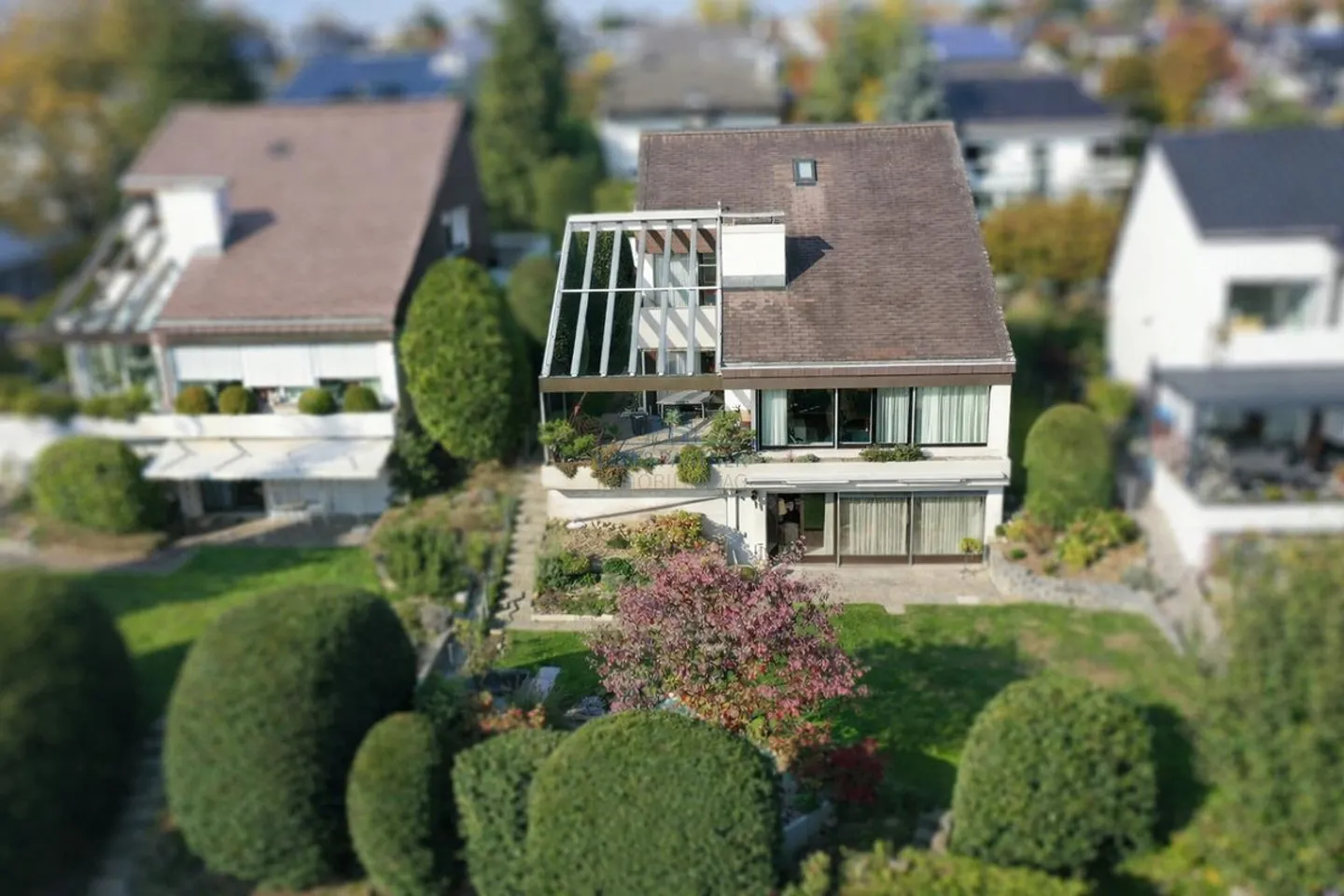 Maison élégante avec aménagement de jardin harmonieux, intimité et vue - Photo 1 sur 13