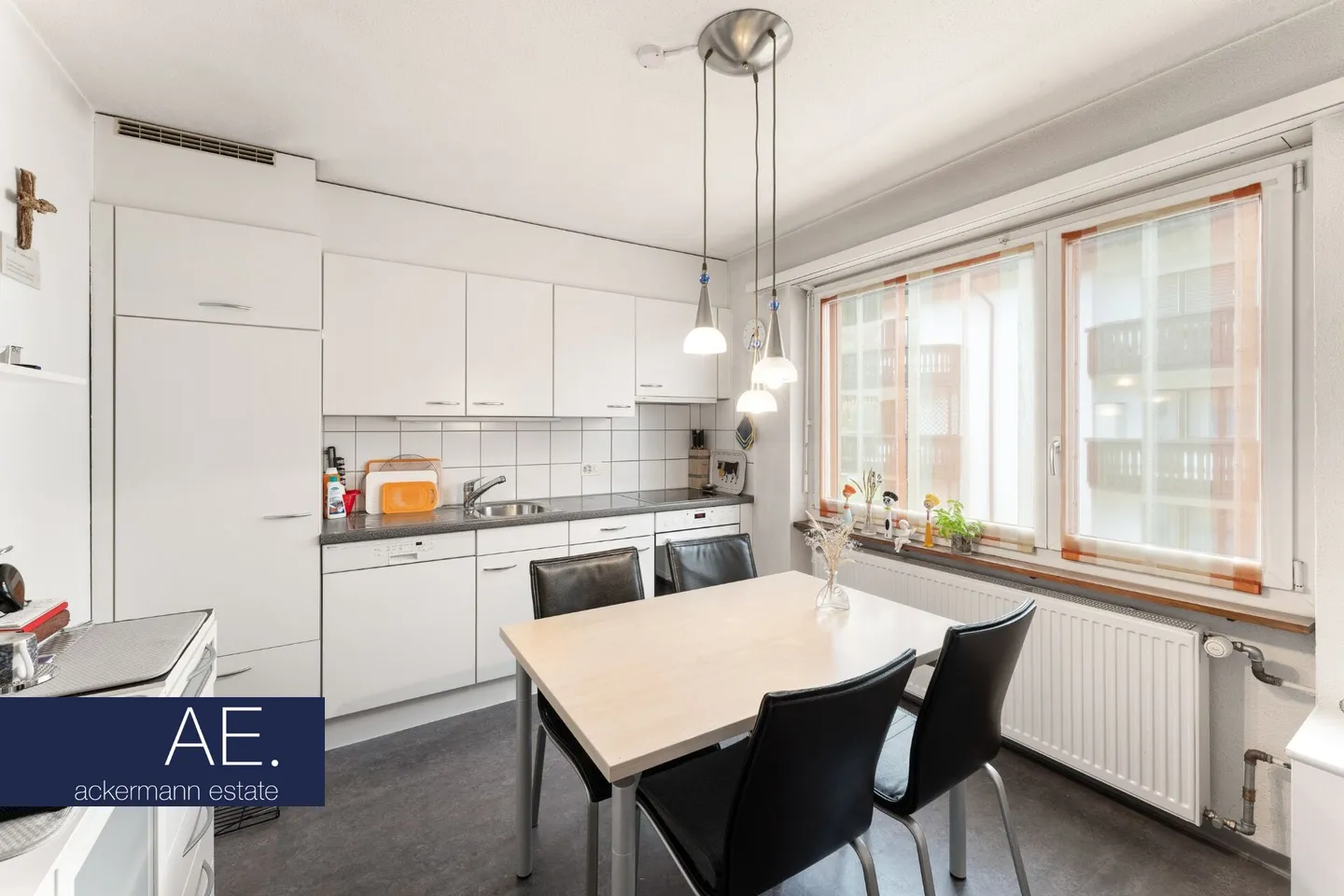 Living in a preferred neighborhood - charming apartment with stove and south balcony - Photo 3 of 9