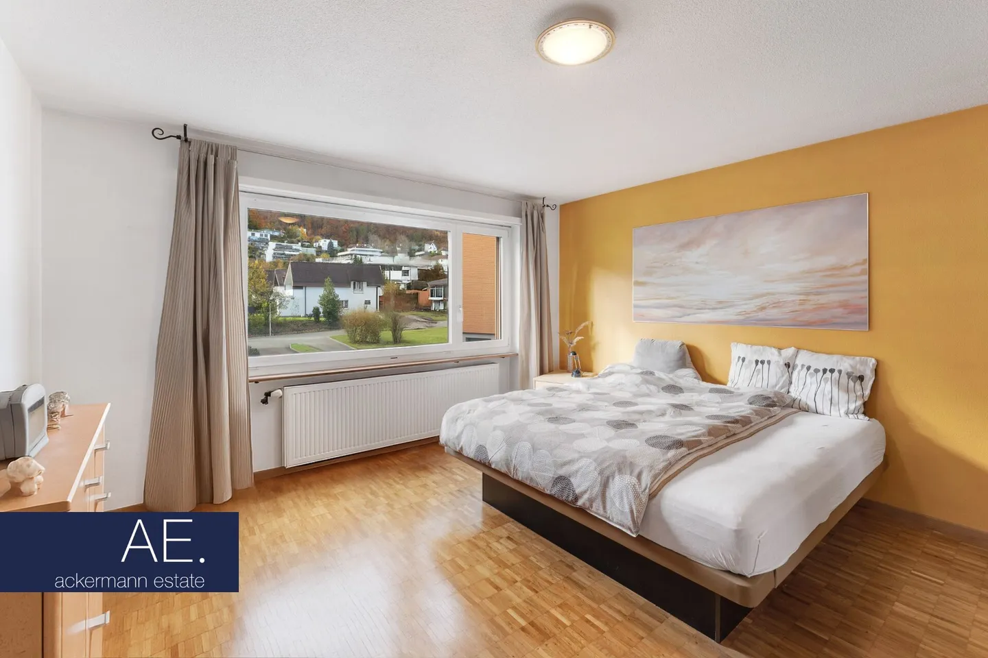 Living in a preferred neighborhood - charming apartment with stove and south balcony - Photo 4 of 9