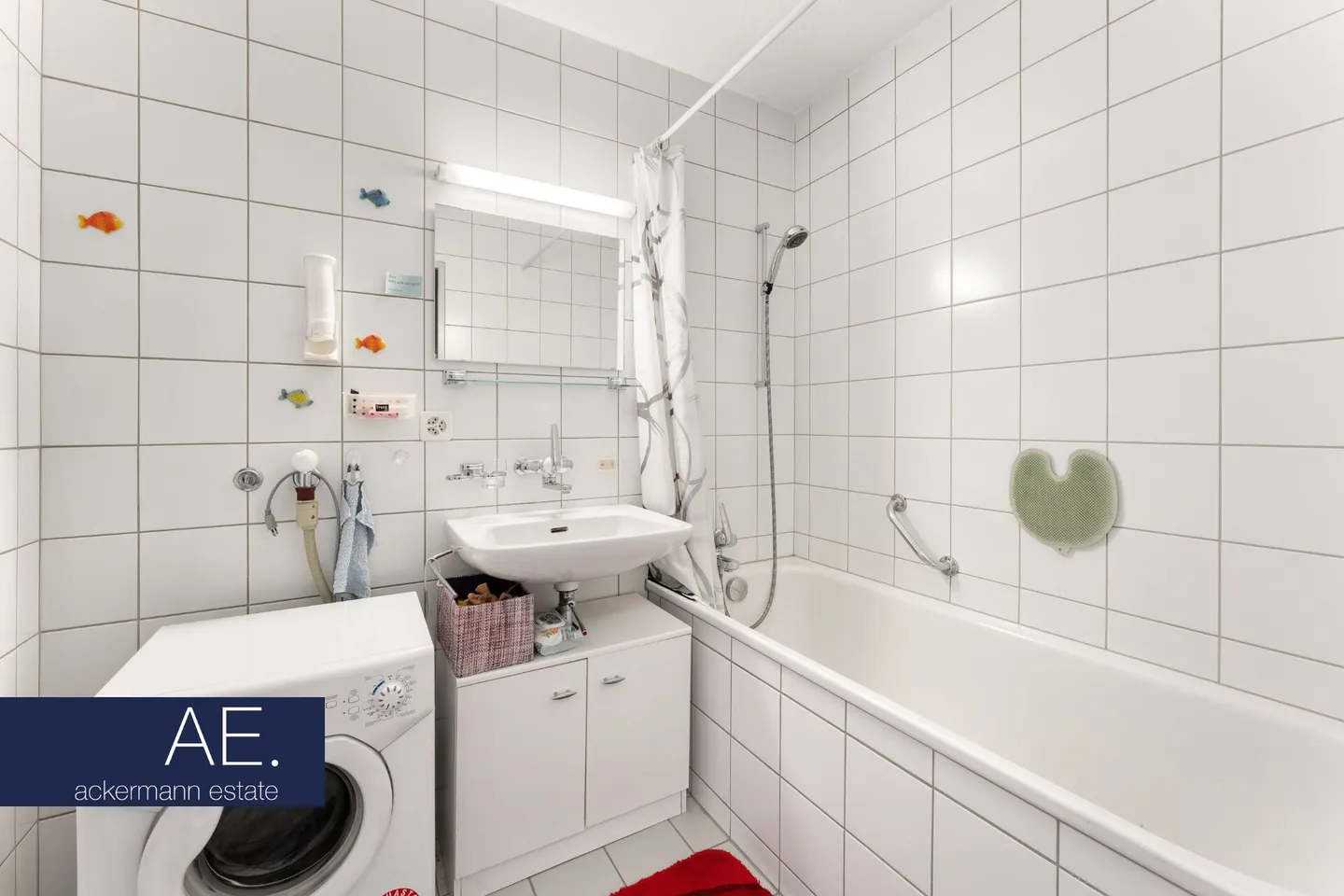 Living in a preferred neighborhood - charming apartment with stove and south balcony - Photo 5 of 9