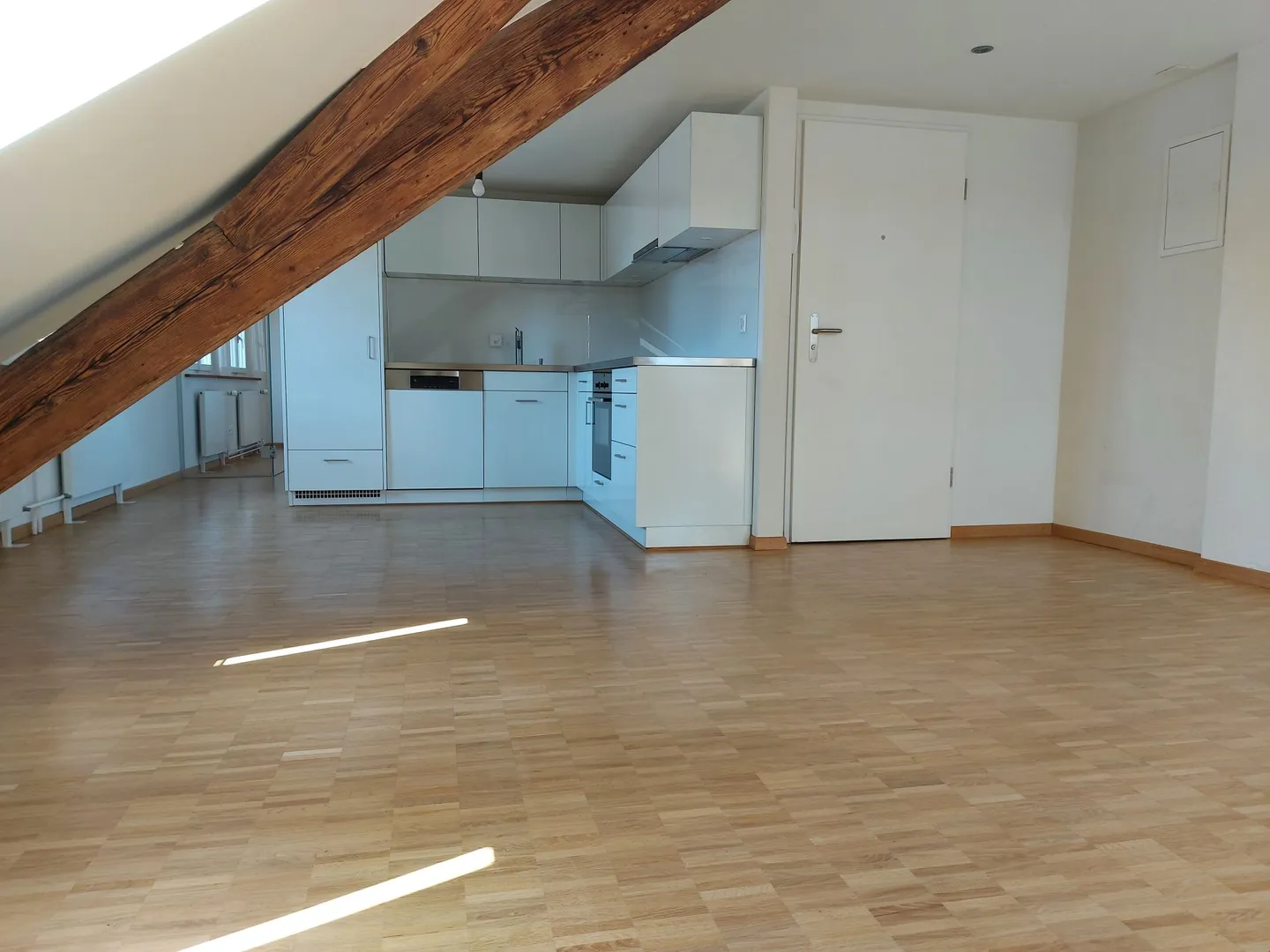 Beautiful attic apartment in the old town - Photo 4 of 12